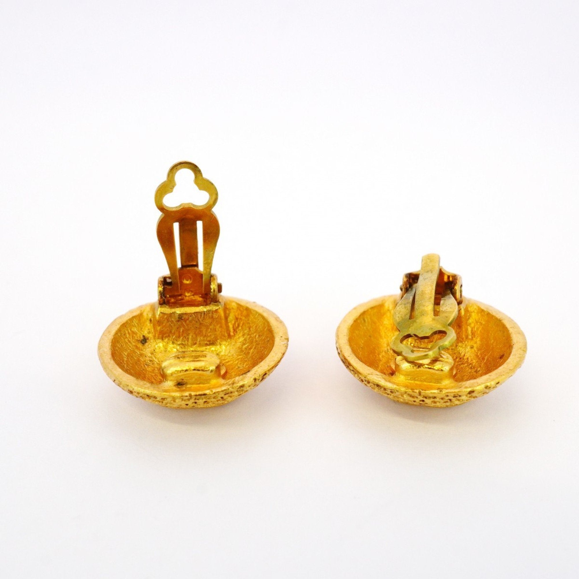 CC Logo Circle Clip-On Earrings Metal Gold-Tone Metal