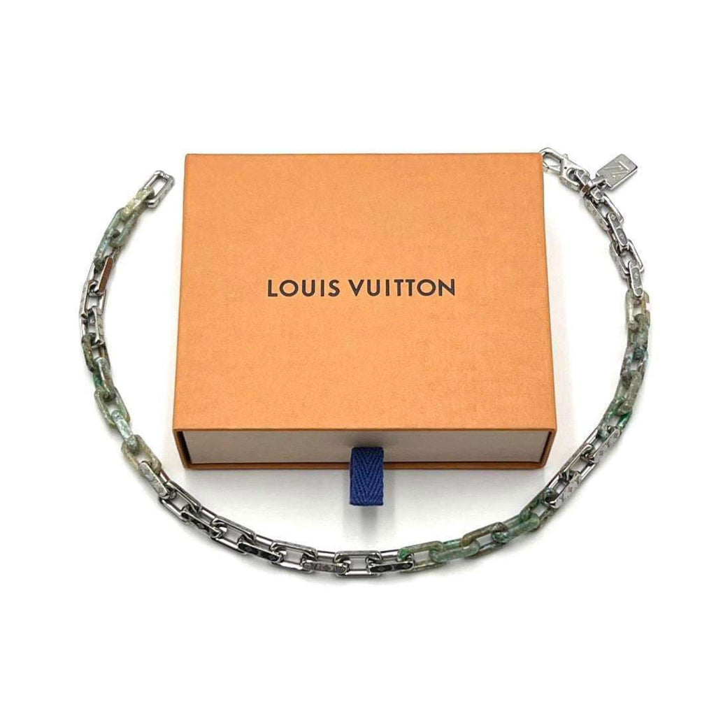 Pendant Necklace Metal and Plastic