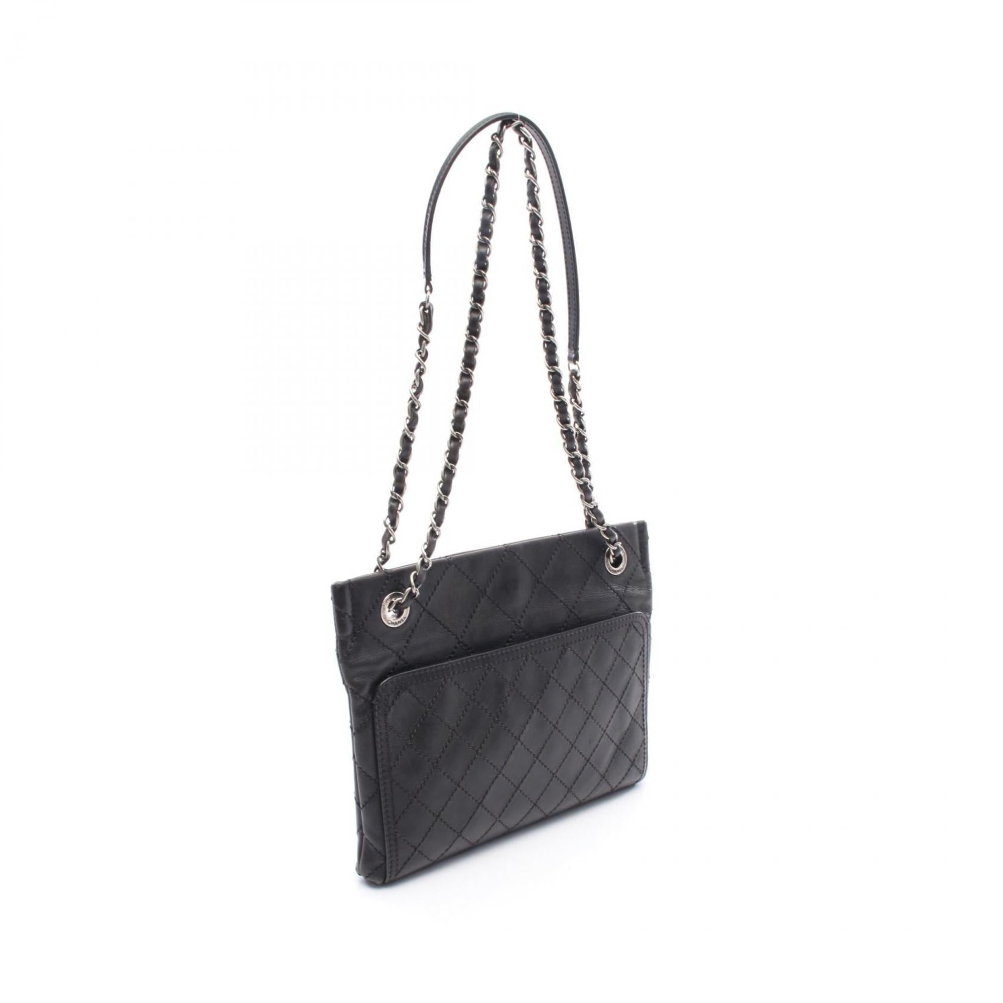 CC Pocket Hobo Quilted Caviar Medium