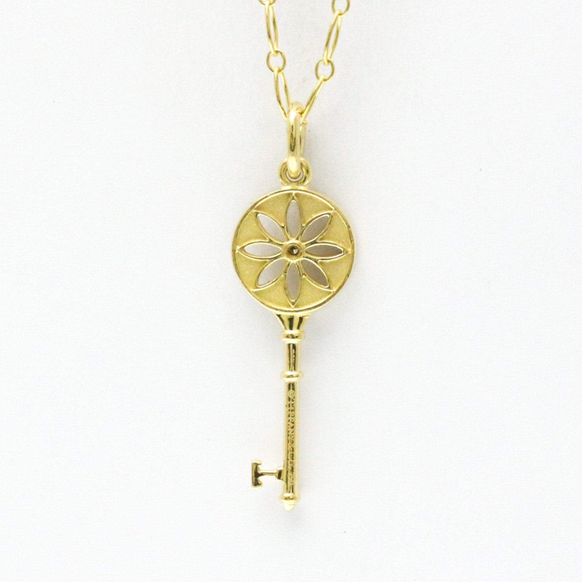 Daisy Key Pendant Necklace 18K Yellow Gold with Diamond