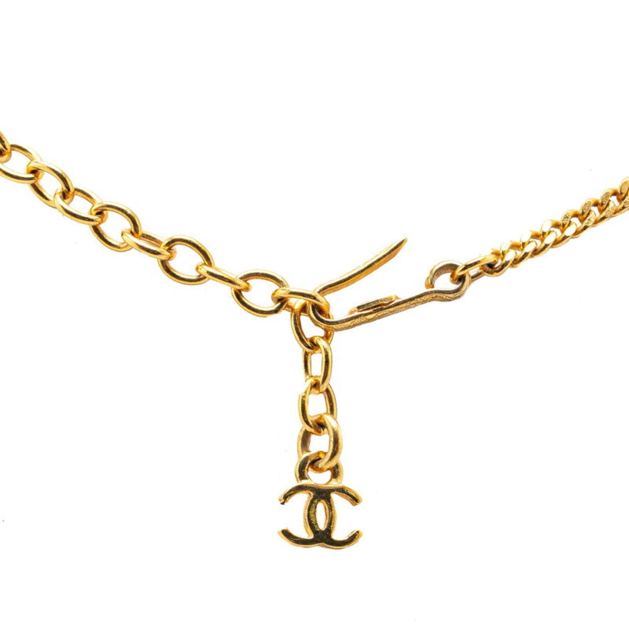 Camellia Round Pendant Necklace Gold Plated Plastic