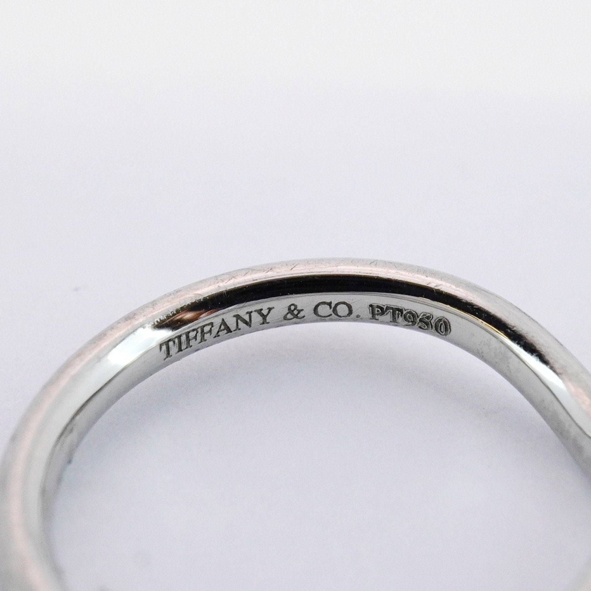 Curved Band Ring Platinum