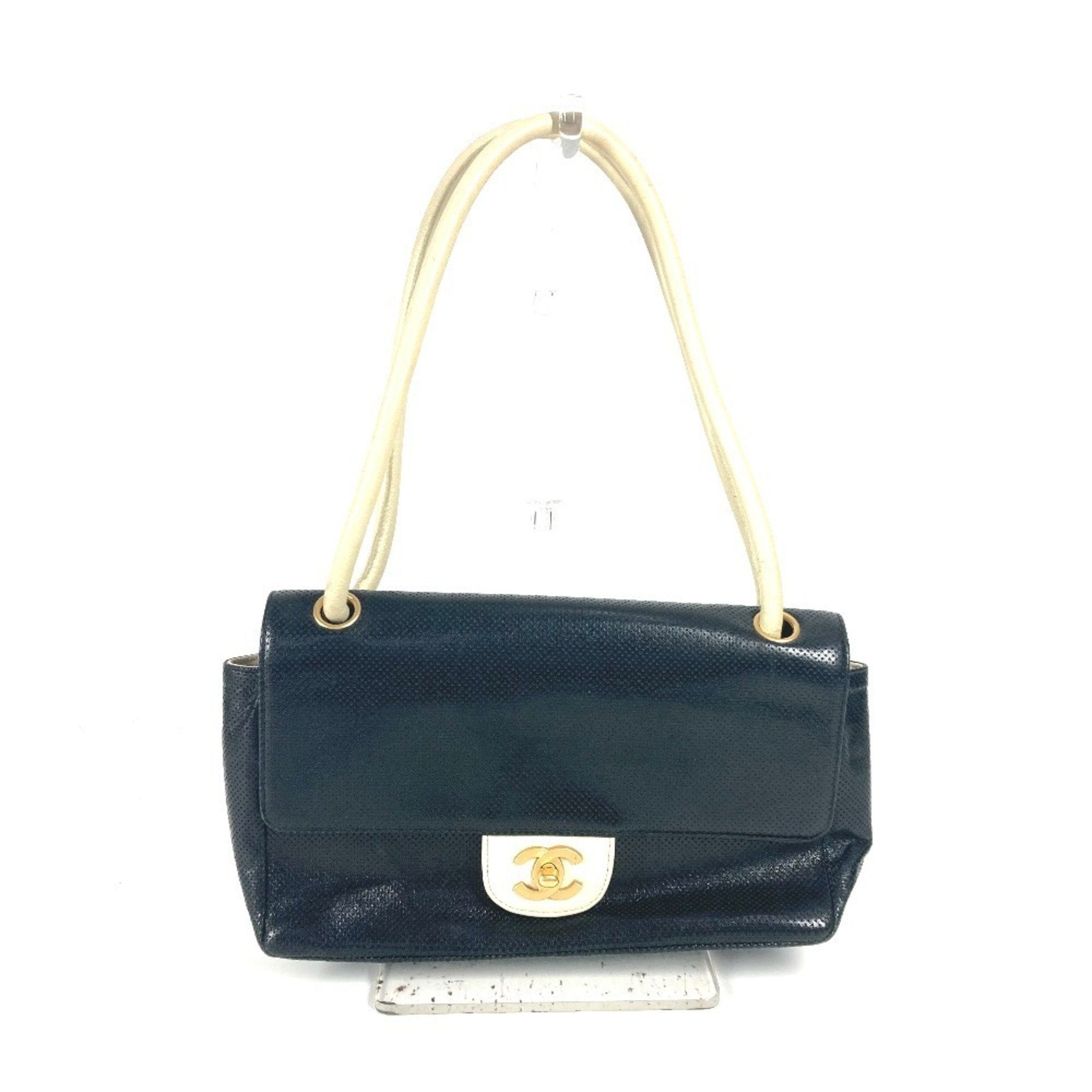 Vintage CC Flap Shoulder Bag Caviar Medium