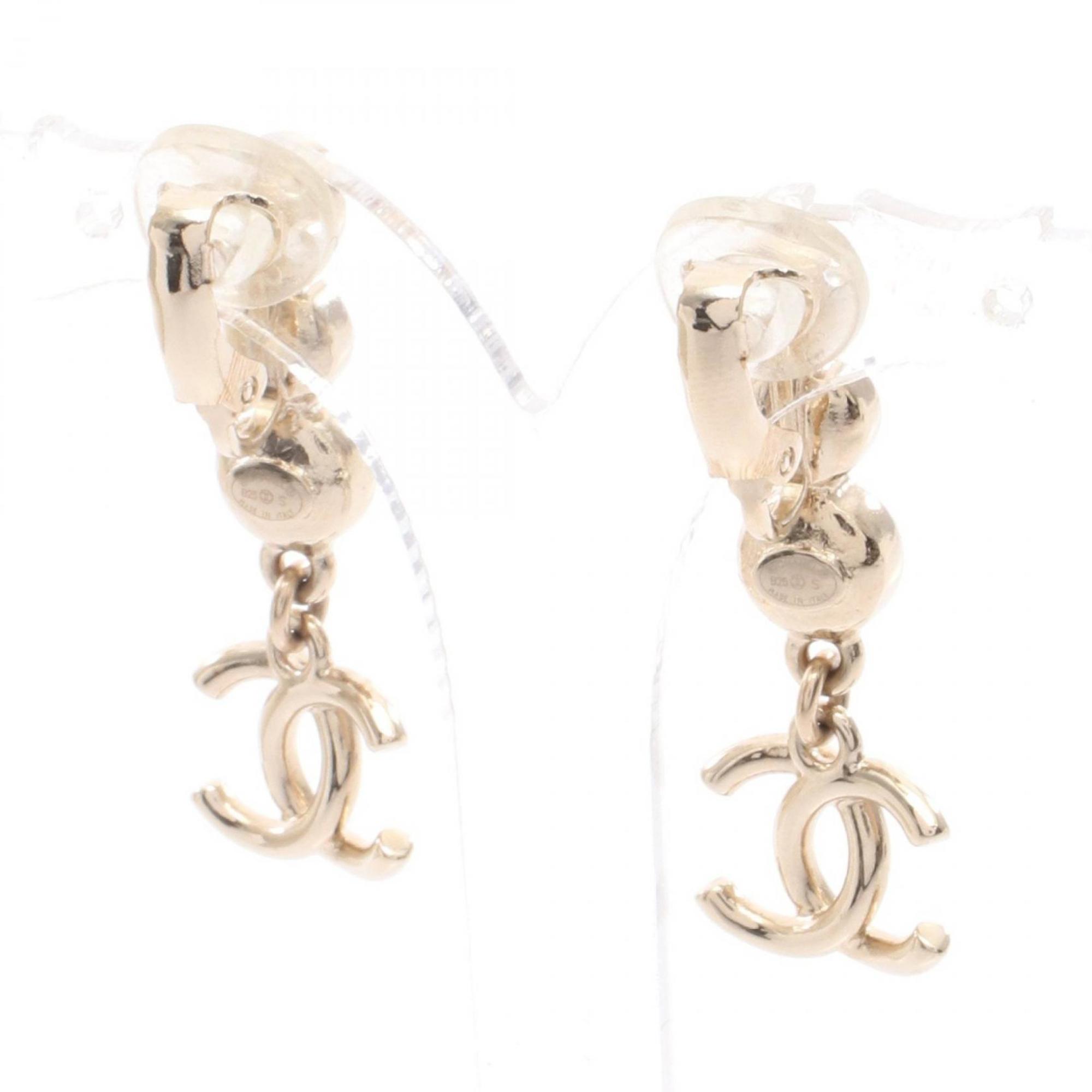 CC Logo Clip-On Earrings Metal Gold-Tone Metal