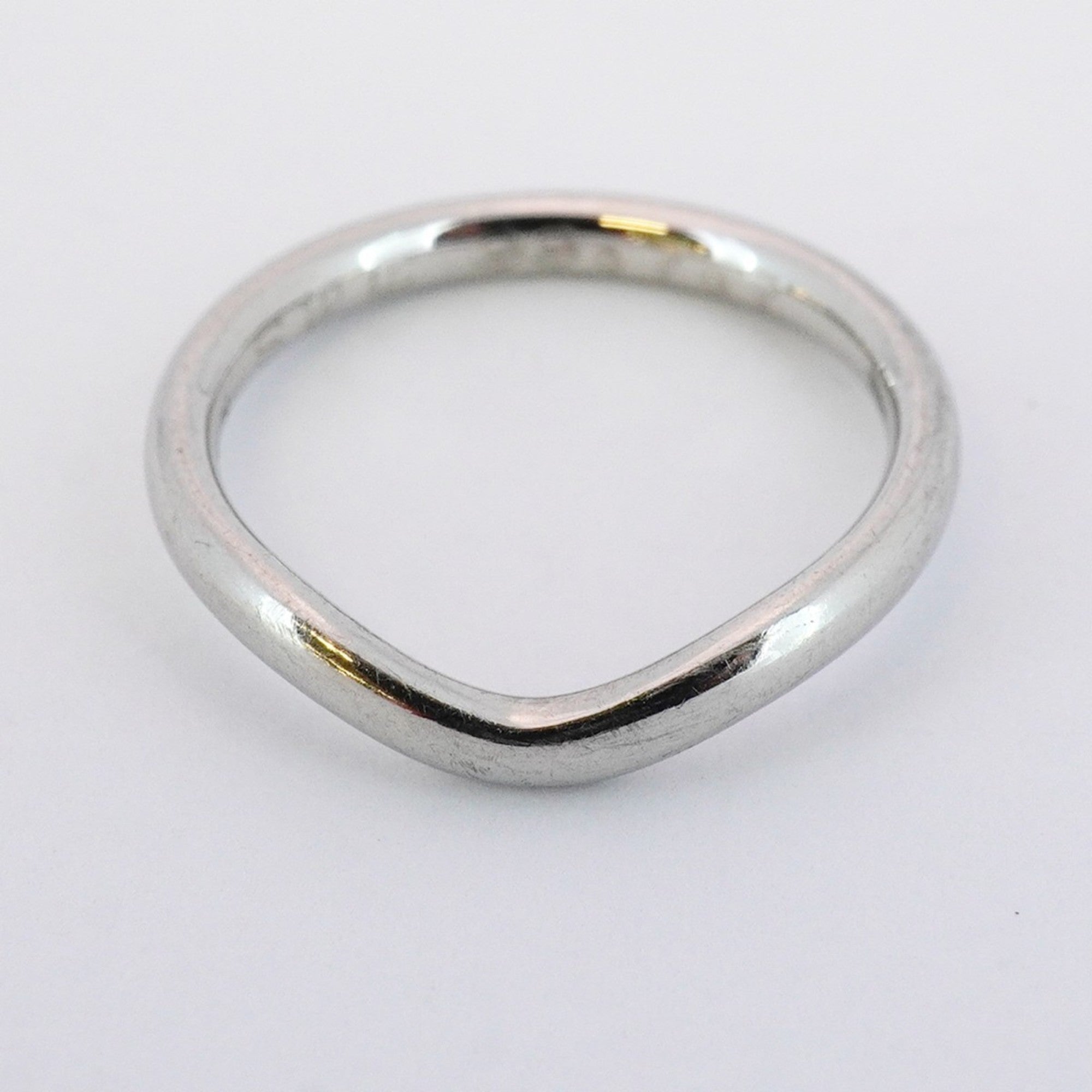 Curved Band Ring Platinum