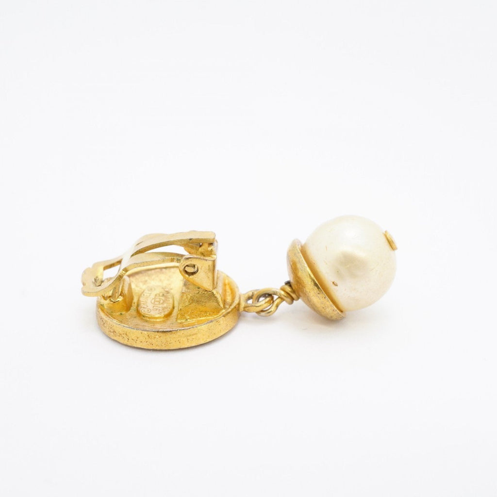 CC Logo Circle Clip-On Earrings Metal Gold-Tone Metal
