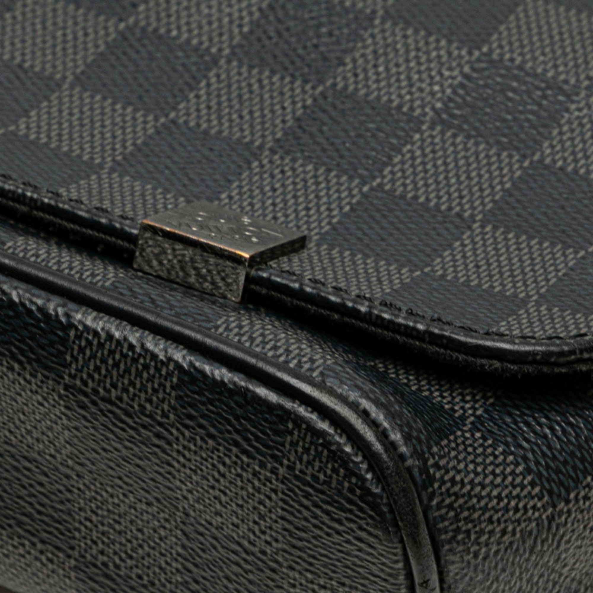 District NM Messenger Bag Damier Graphite GM