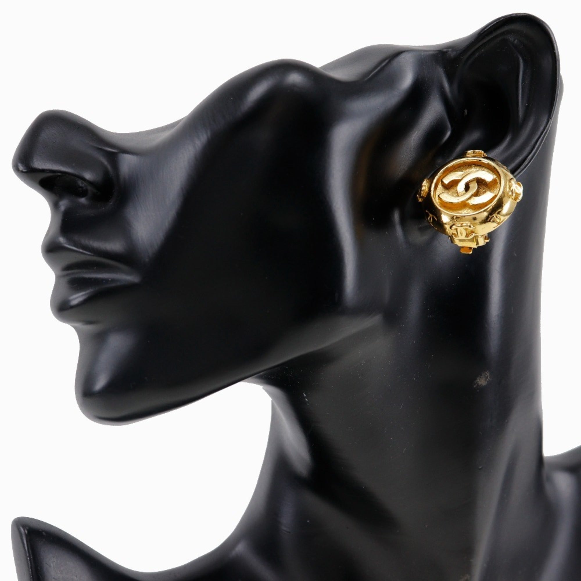CC Logo Clip-On Earrings Metal Gold-Tone Metal