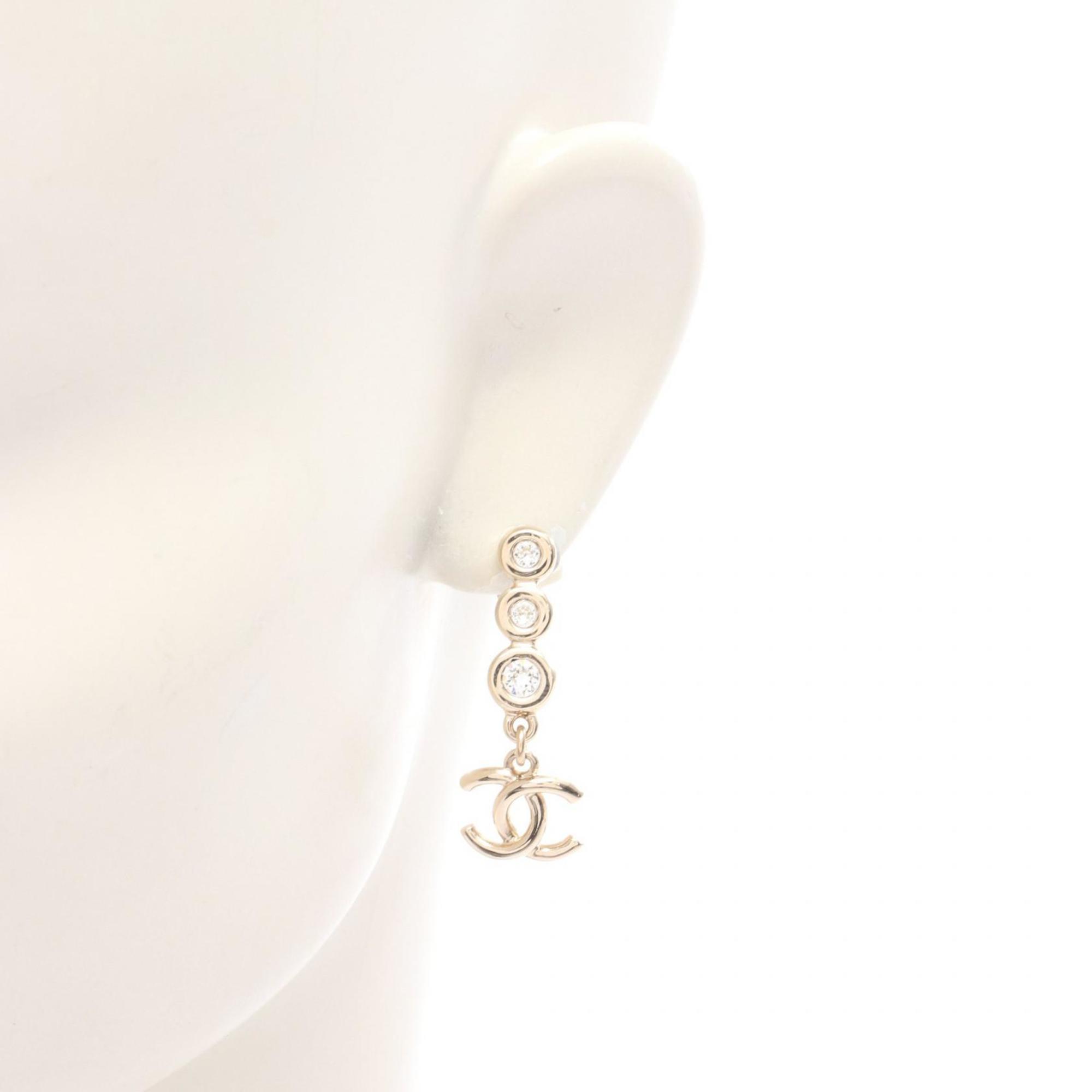 CC Logo Clip-On Earrings Metal Gold-Tone Metal