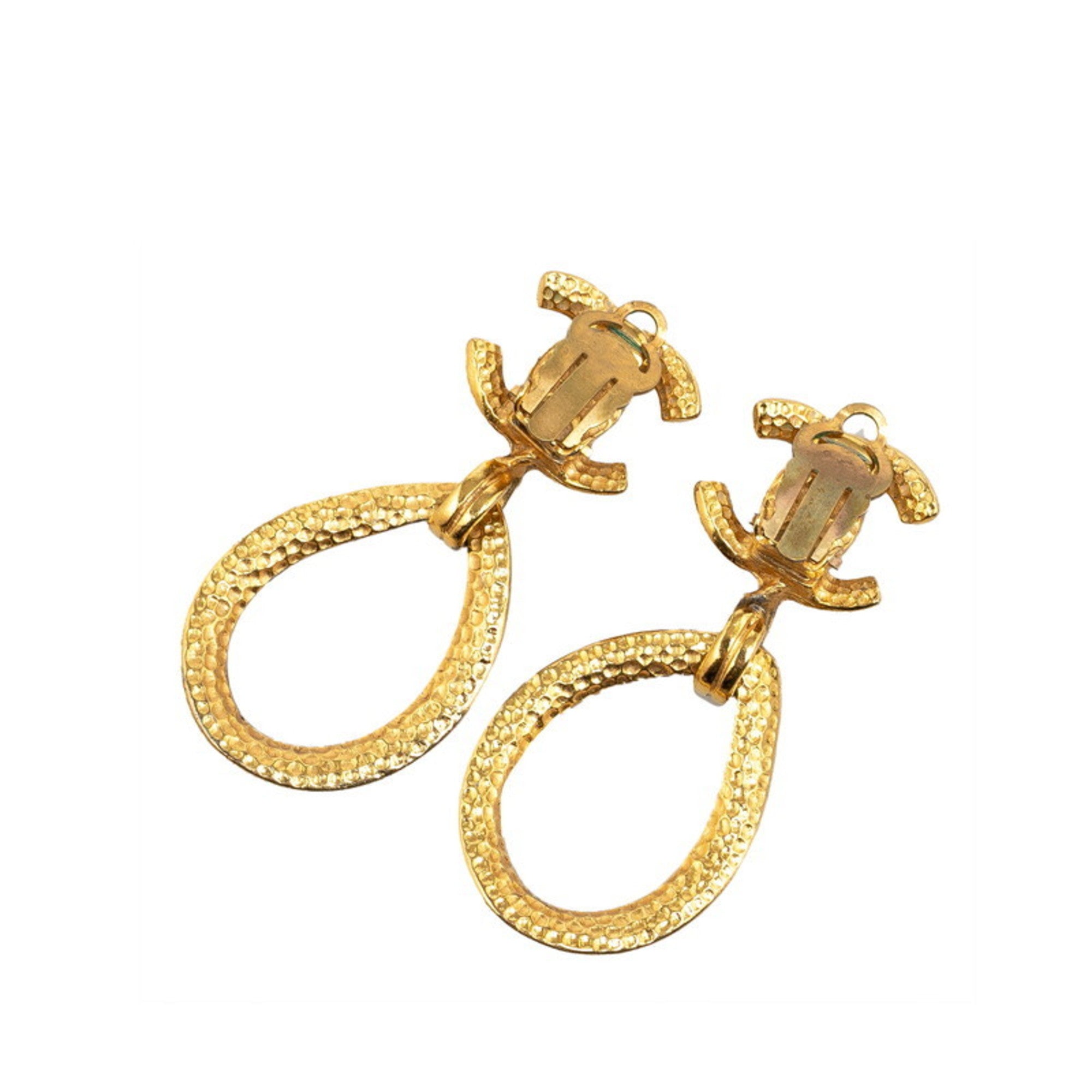 CC Logo Clip-On Earrings Metal Gold-Tone Metal