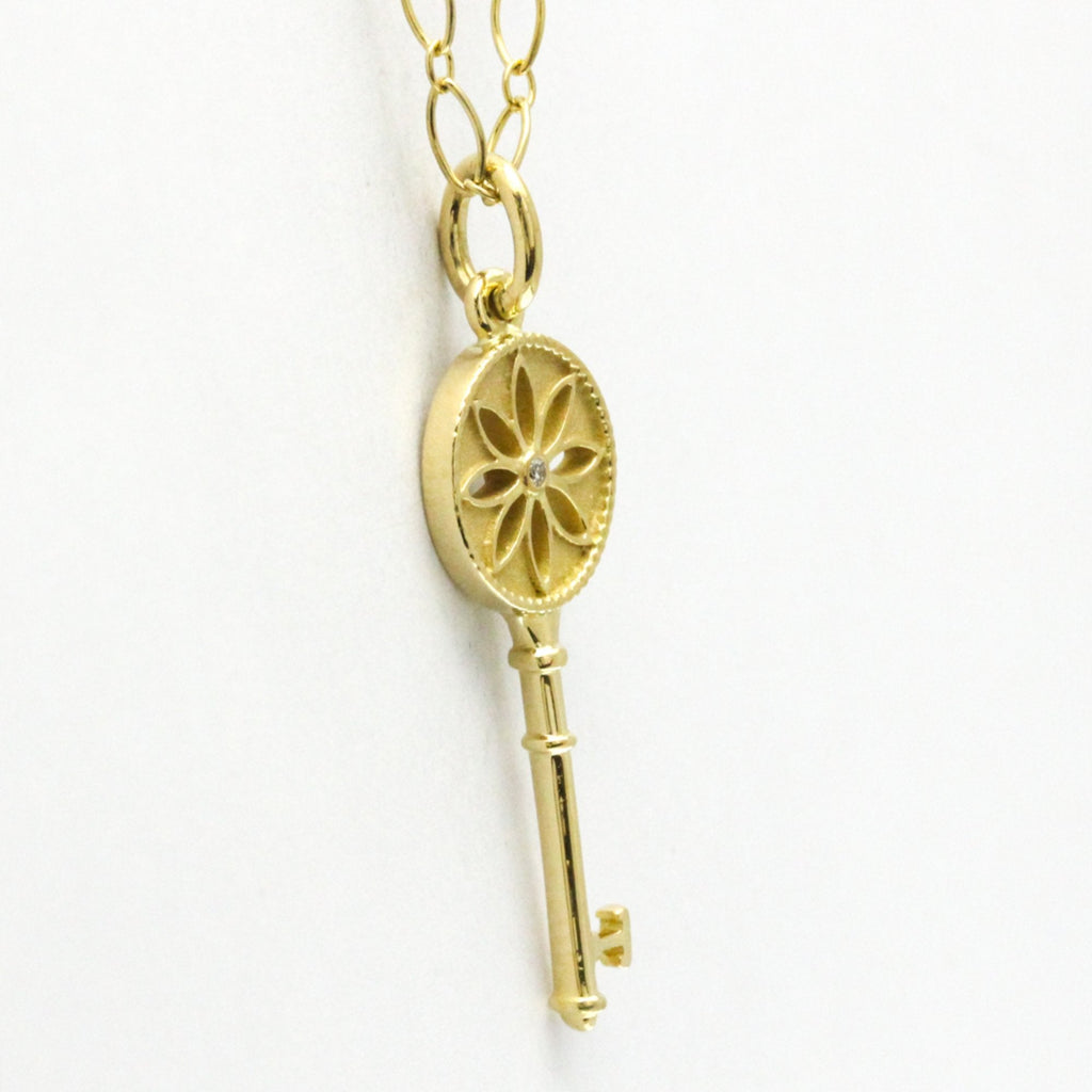 Daisy Key Pendant Necklace 18K Yellow Gold with Diamond