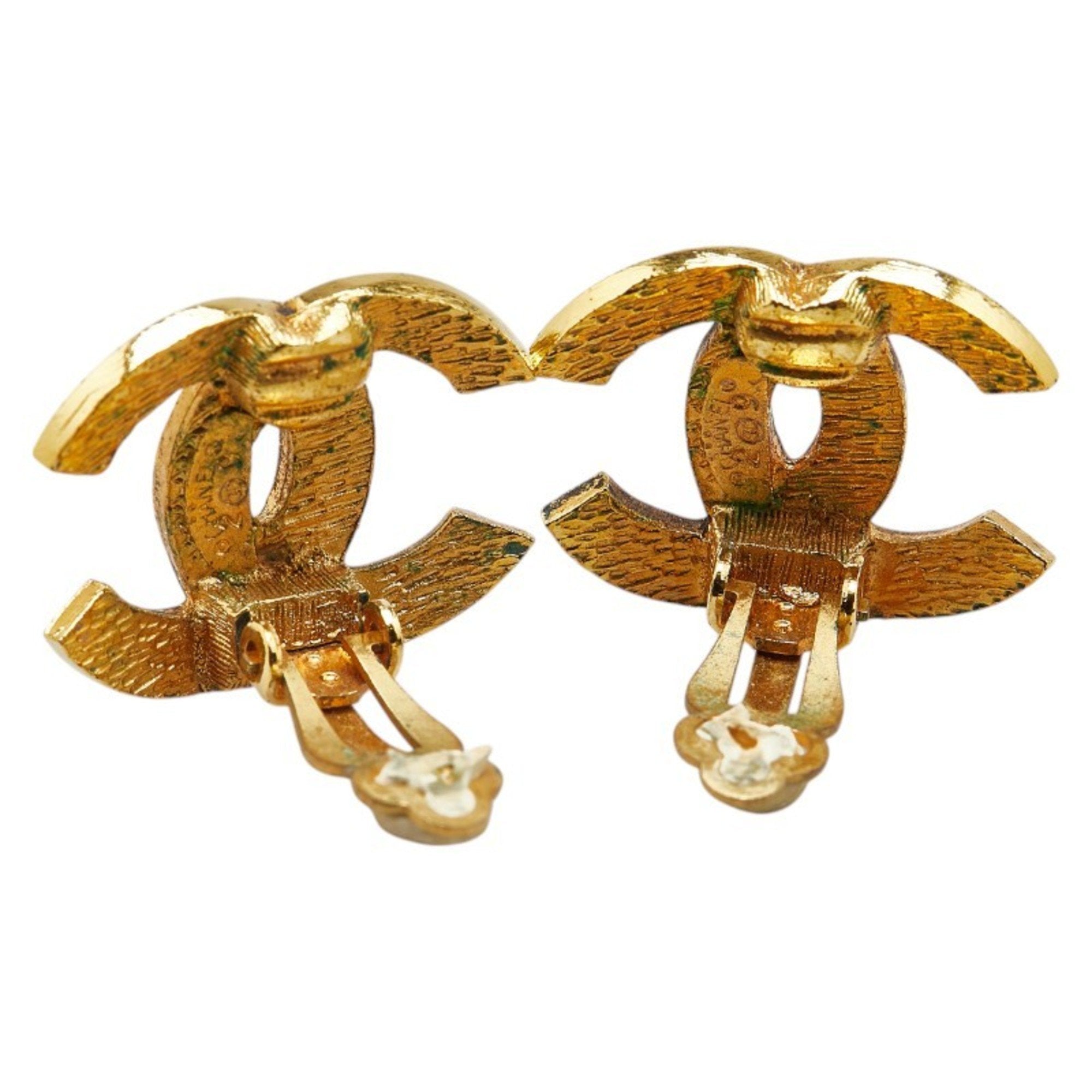 CC Logo Clip-On Earrings Metal Gold-Tone Metal