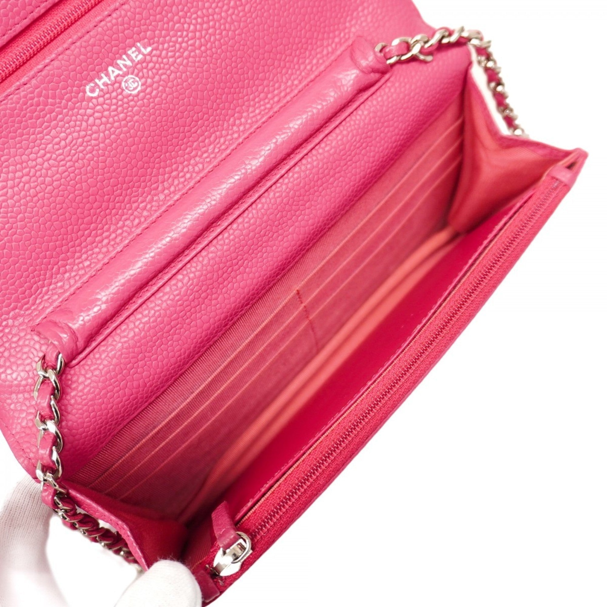 Wallet on Chain Quilted Caviar