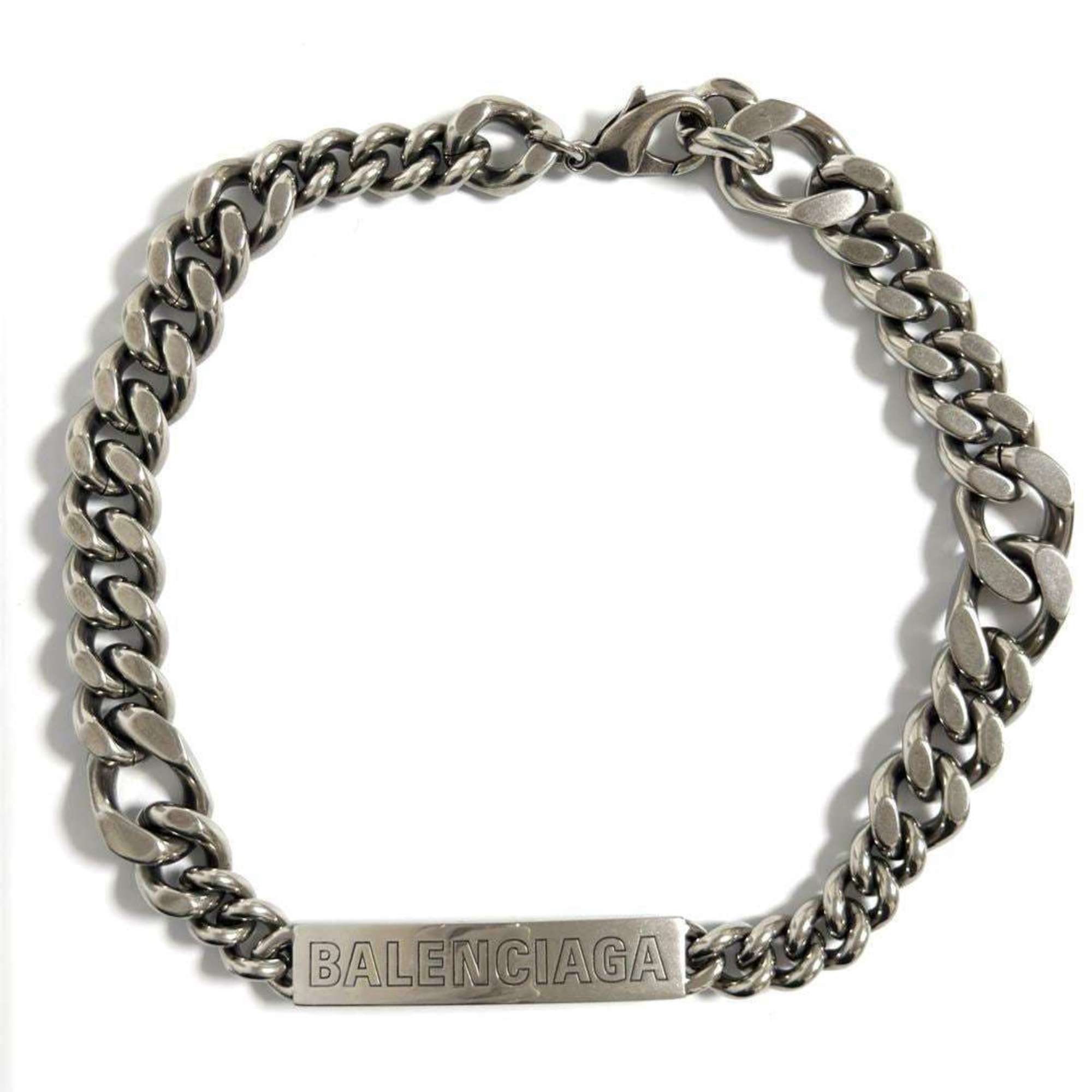 Plate Twist Pendant Necklace Metal