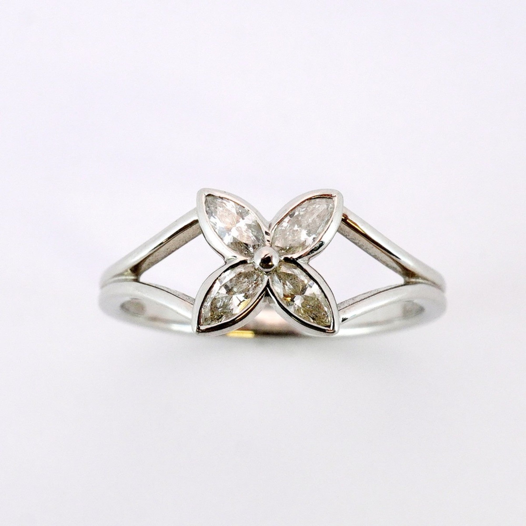 Victoria Ring Platinum with Diamond