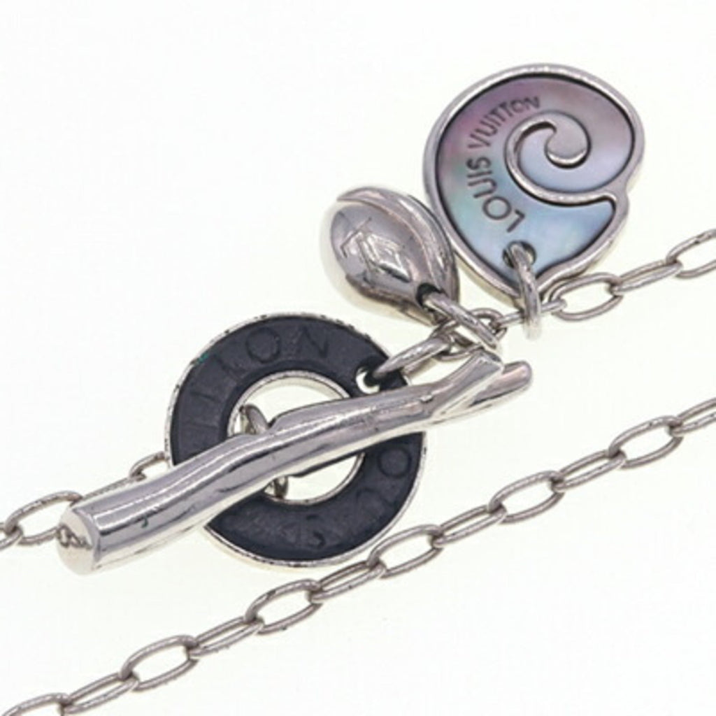 Pendant Necklace Metal and Shell Black and Silver