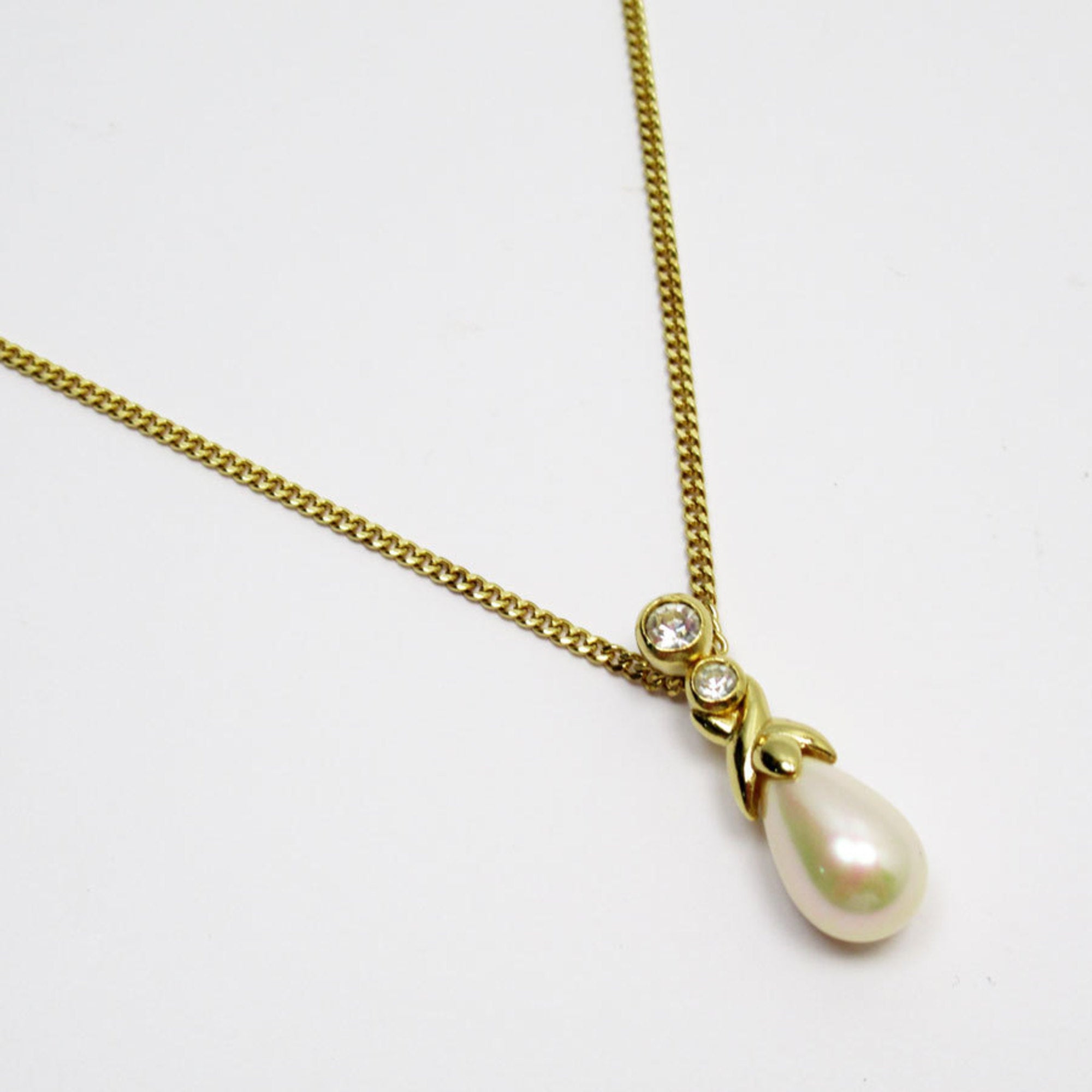 Pendant Necklace Gold Metal with Pearl