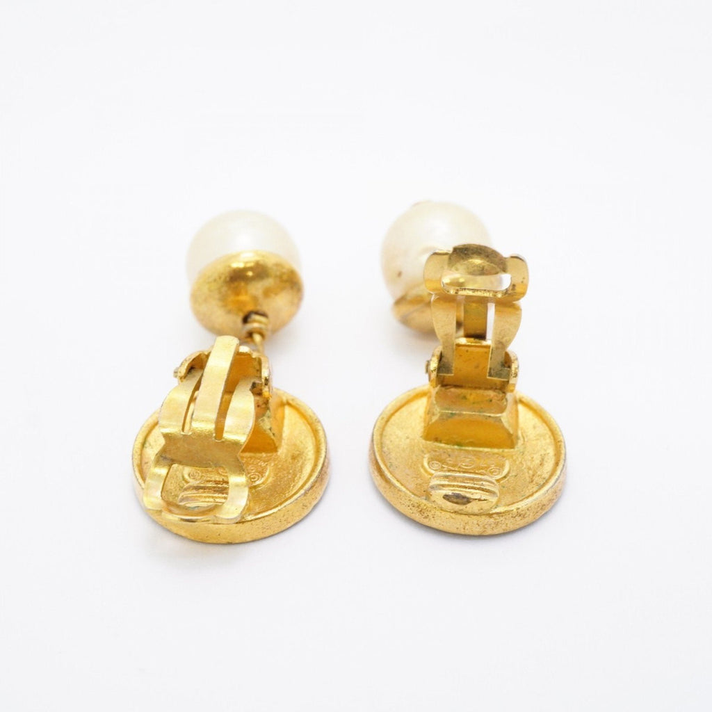 CC Logo Circle Clip-On Earrings Metal Gold-Tone Metal