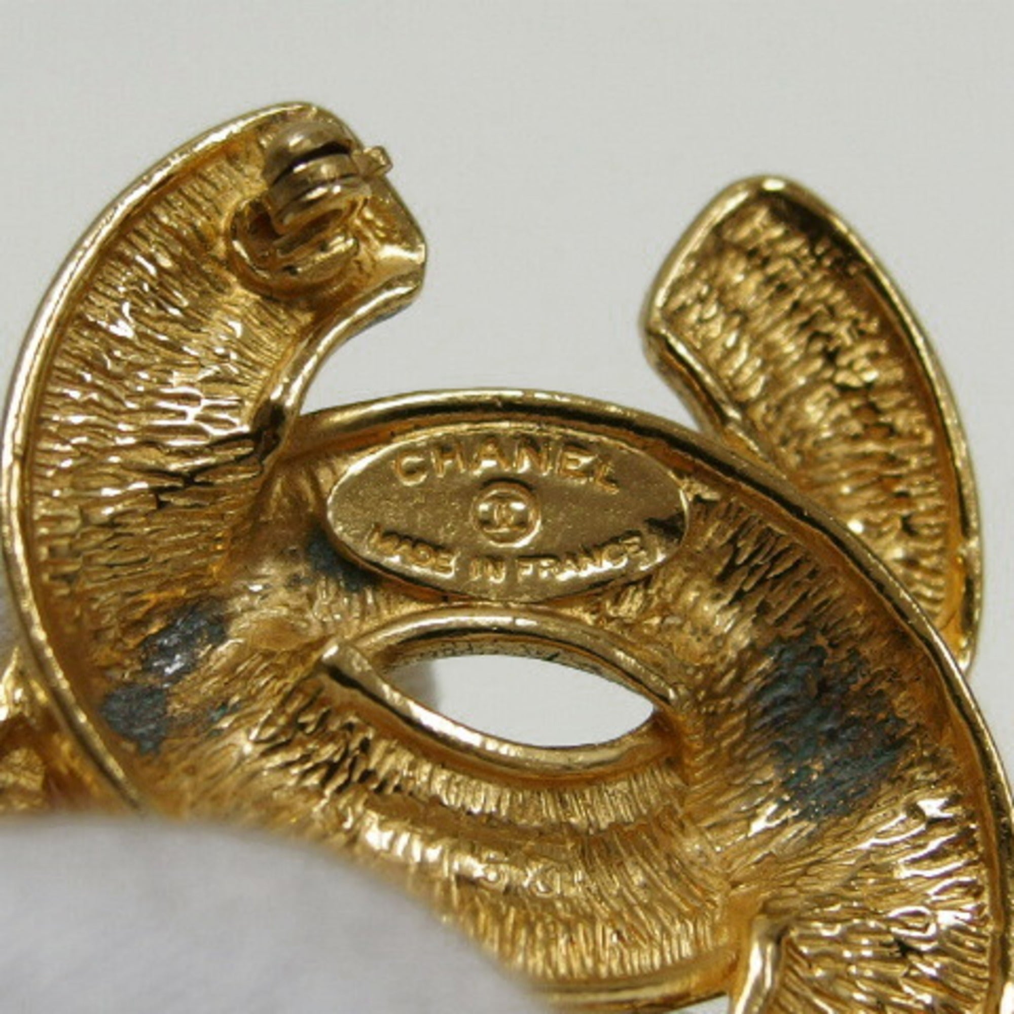 CC Logo Brooch Gold-Tone Metal