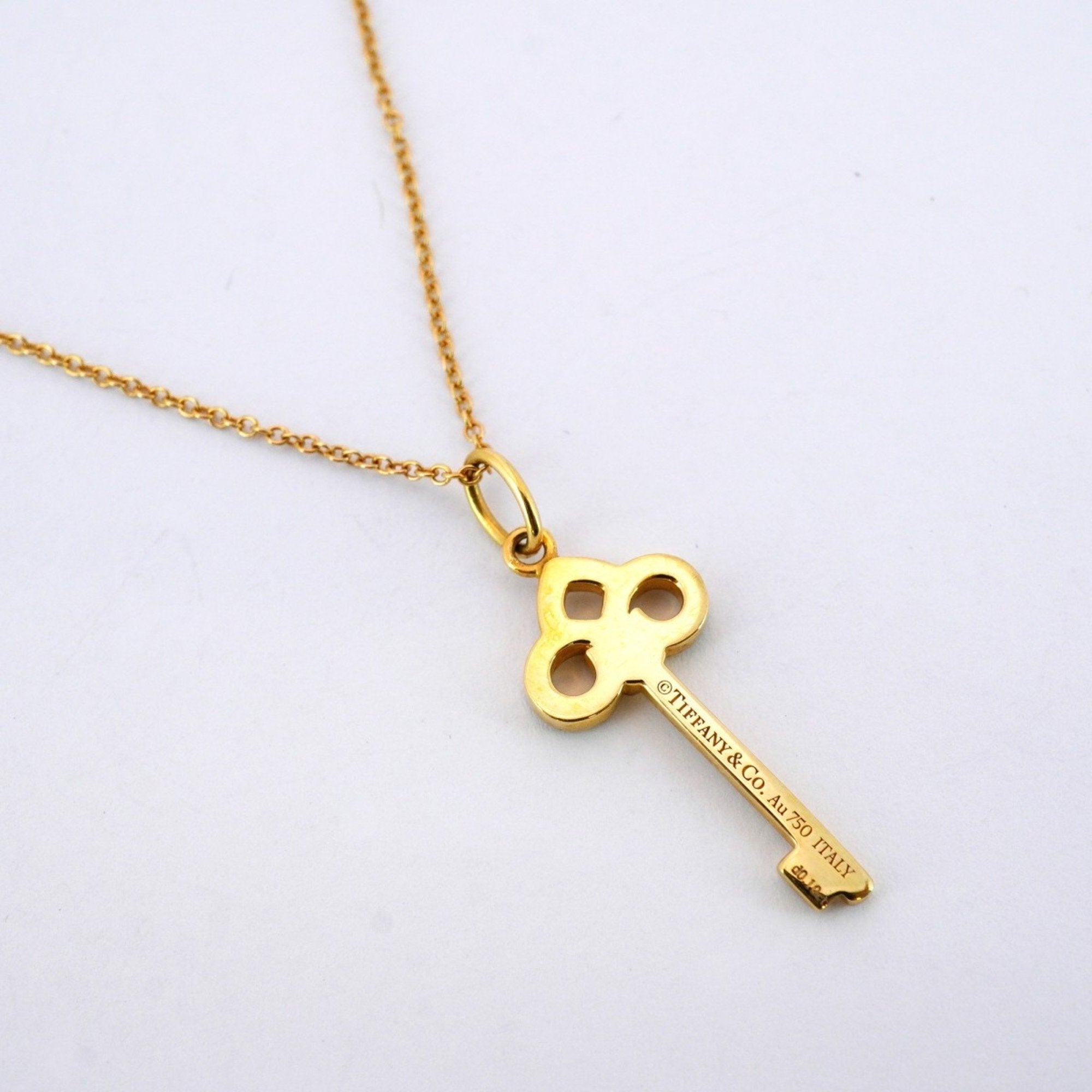 Fleur de Liskey Pendant Necklace 18K Yellow Gold With Diamond
