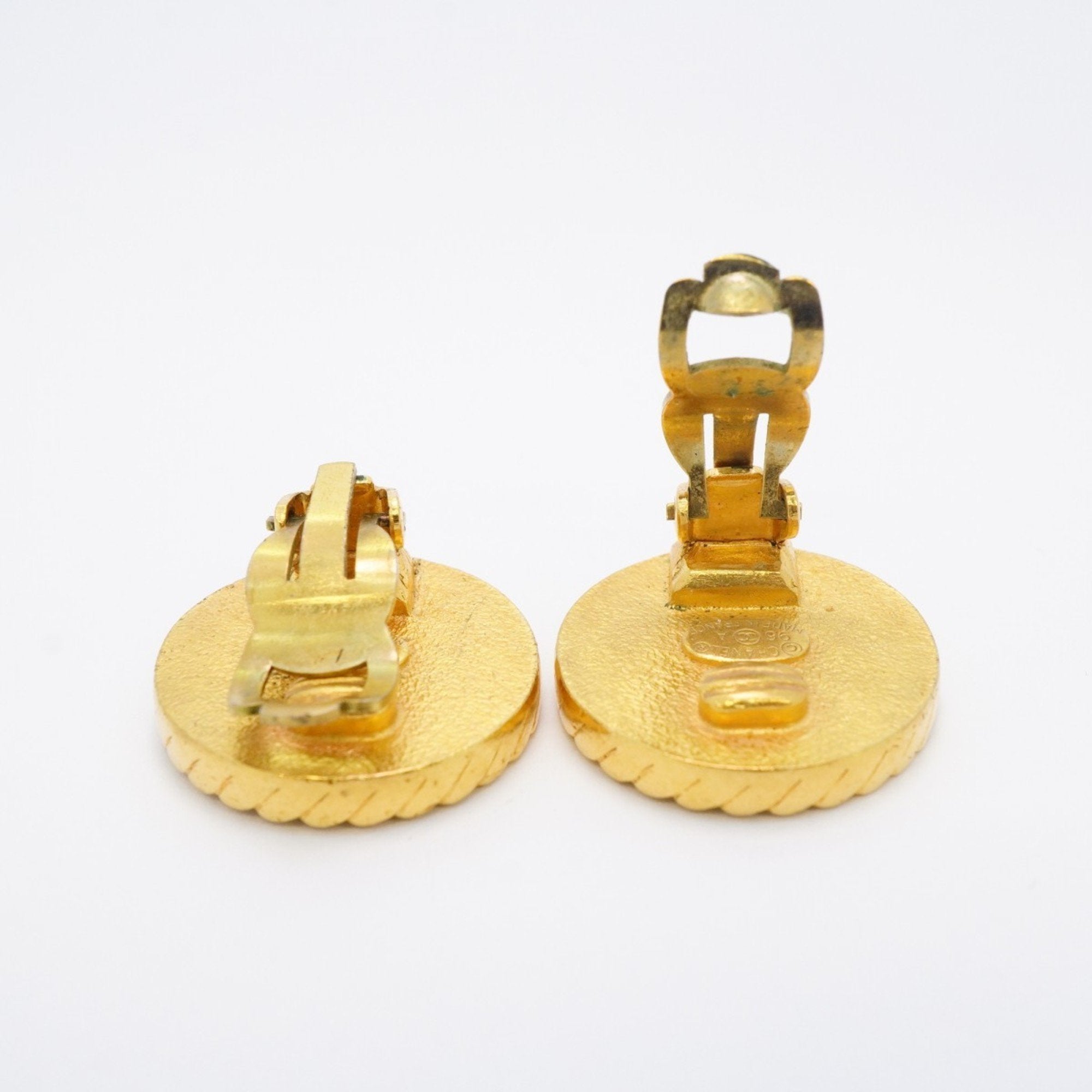 CC Logo Circle Clip-On Earrings Metal Gold-Tone Metal