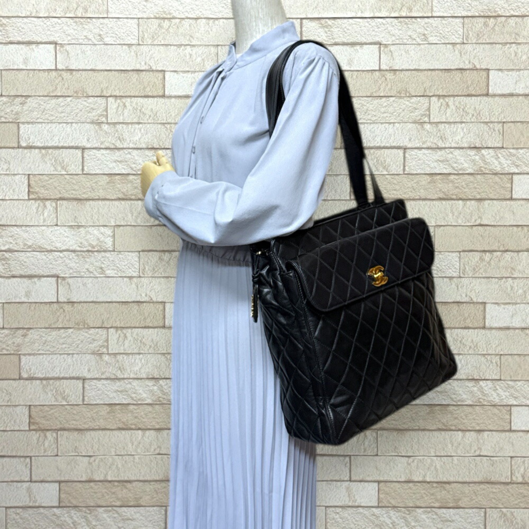 Vintage Front Pocket Shoulder Bag Quilted Lambskin Medium