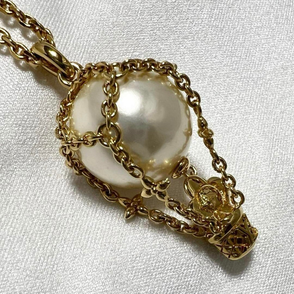 Vivienne Pendant Necklace Metal Gold