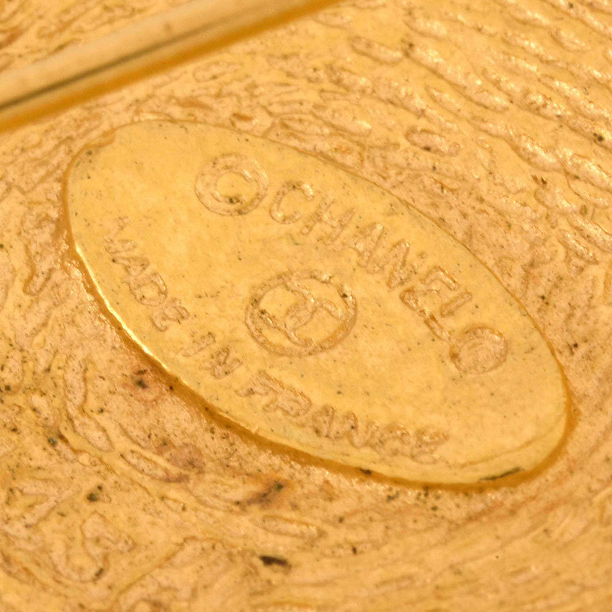 CC Logo Round Brooch Gold-Tone Metal