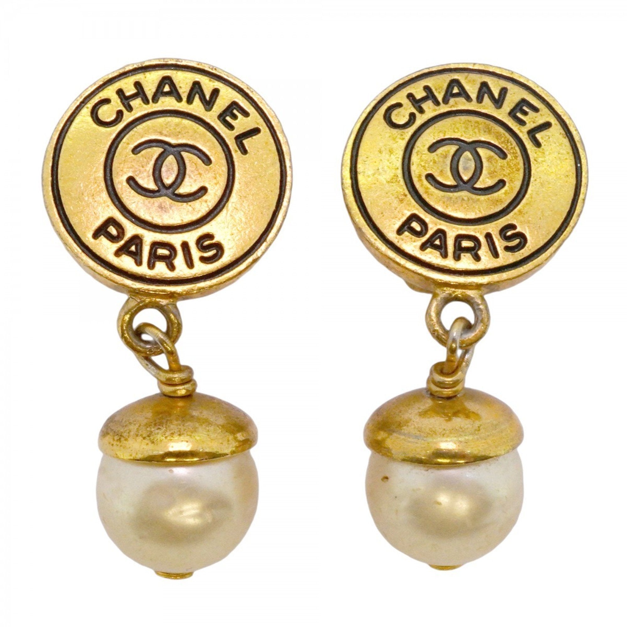 CC Logo Circle Clip-On Earrings Metal Gold-Tone Metal