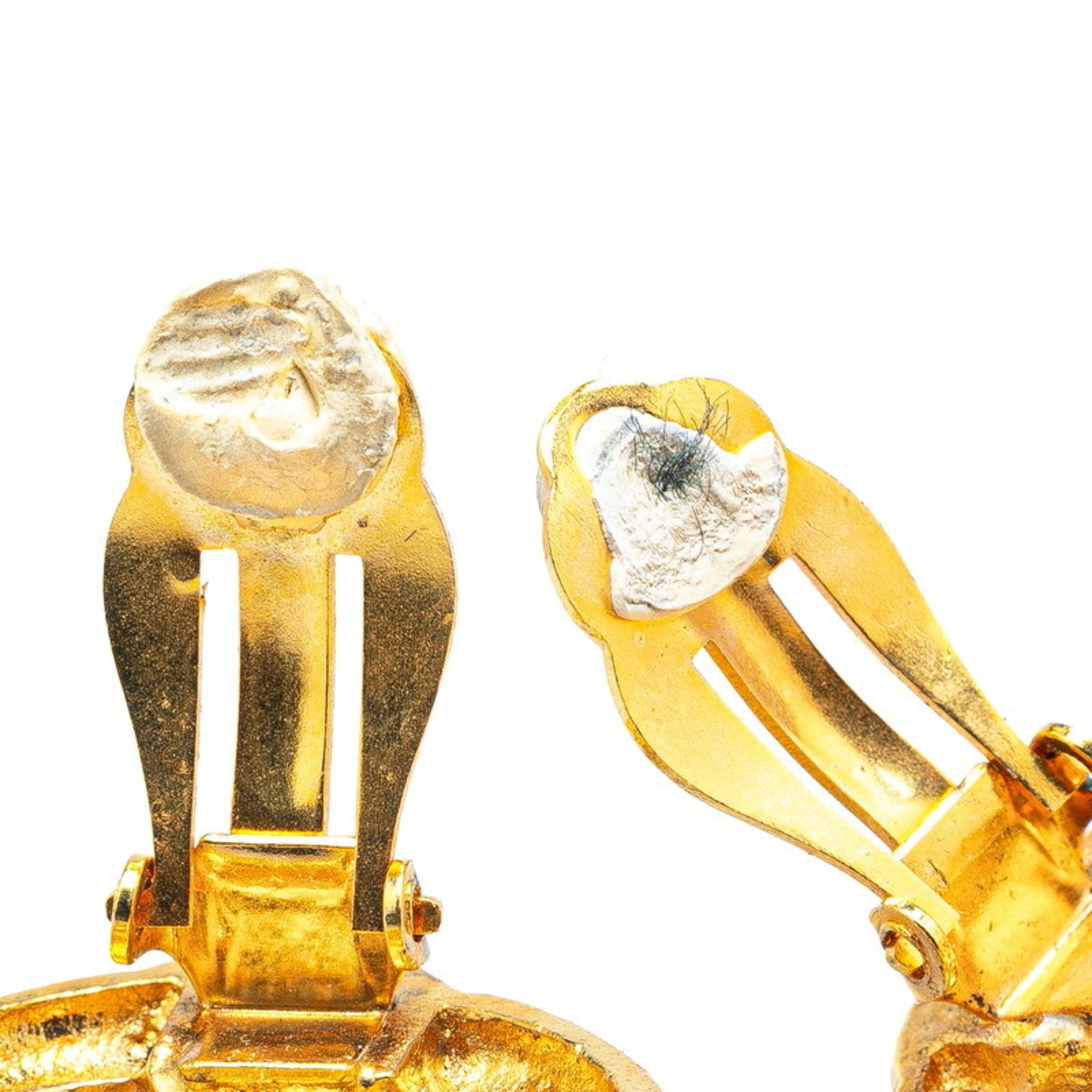 CC Logo Round Clip-On Earrings Metal Gold-Tone Metal
