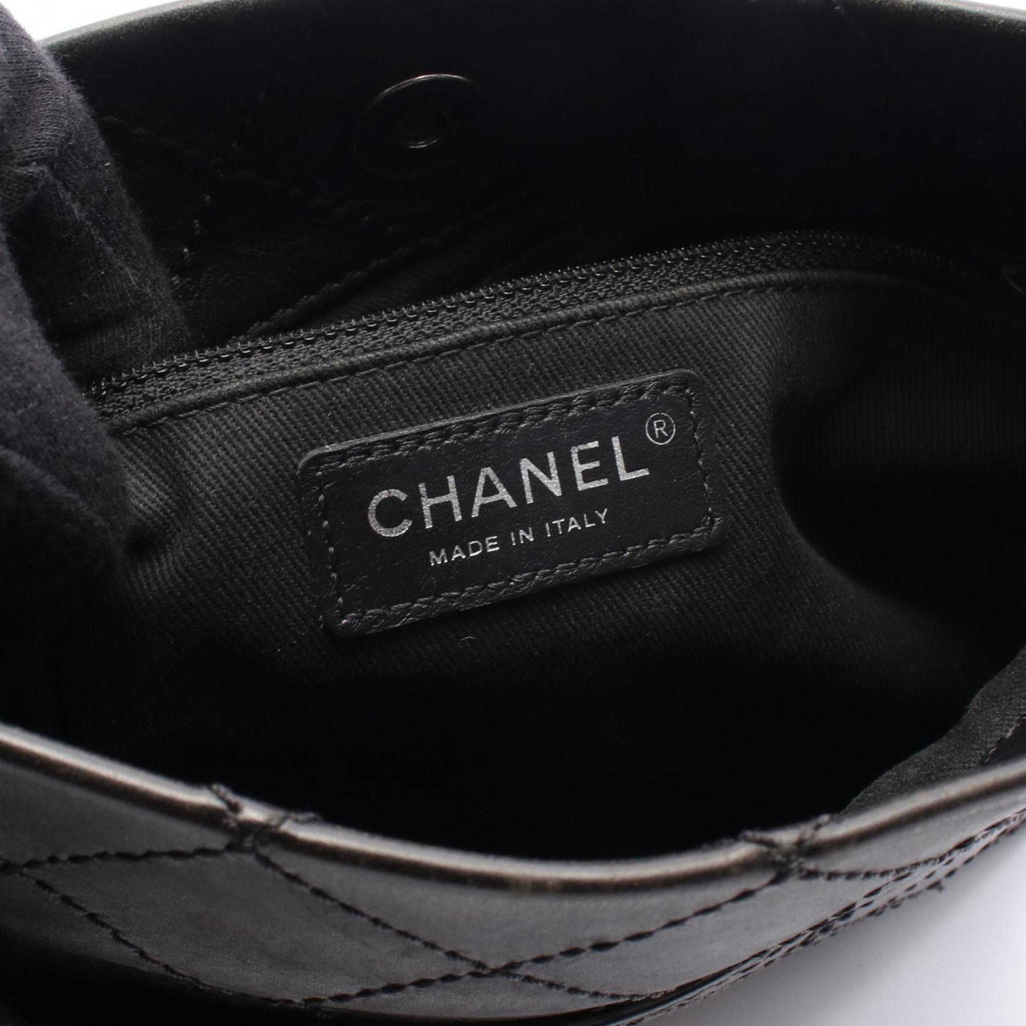 CC Pocket Hobo Quilted Caviar Medium