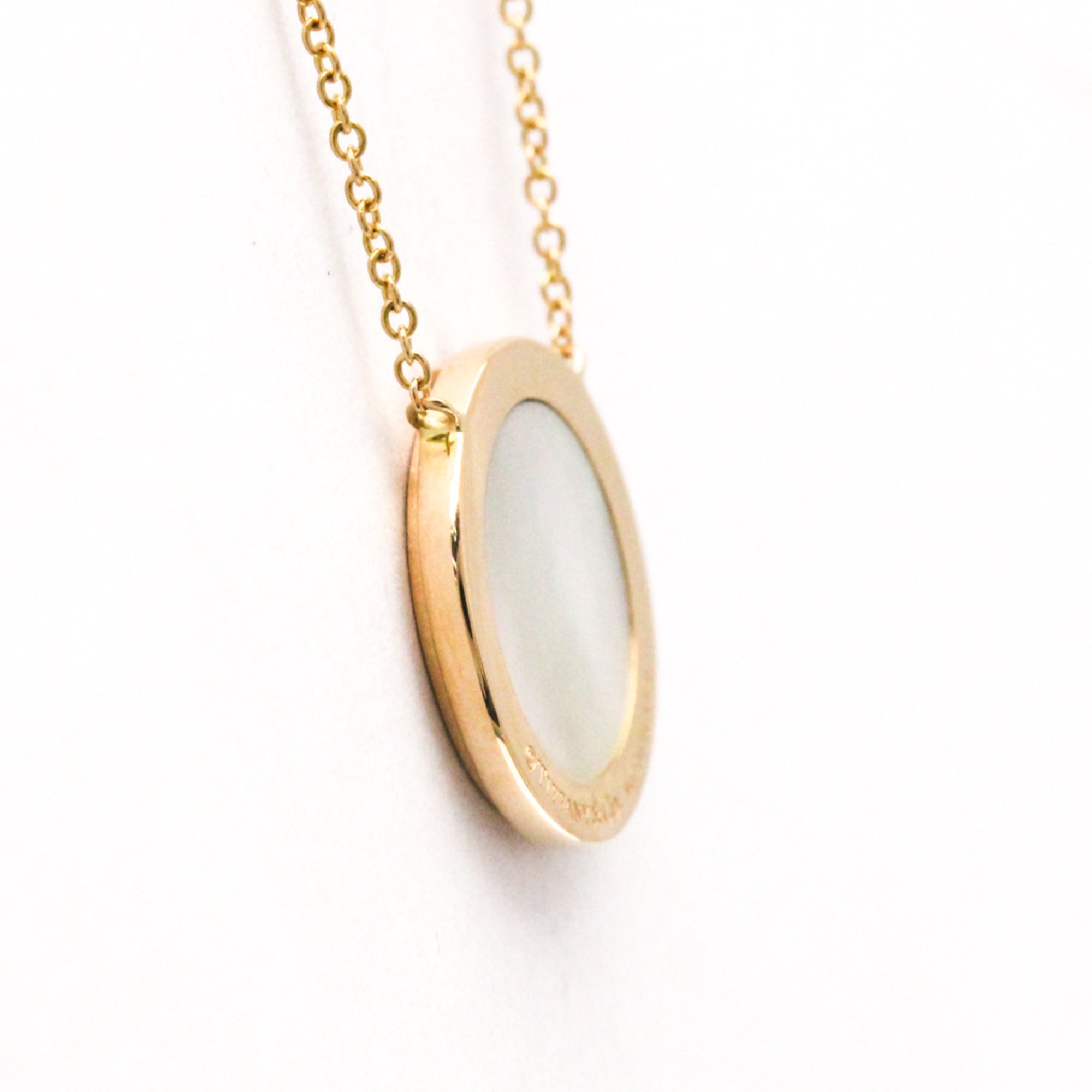 Pendant Necklace 18K Rose Gold With Diamond and Mother of Pearl