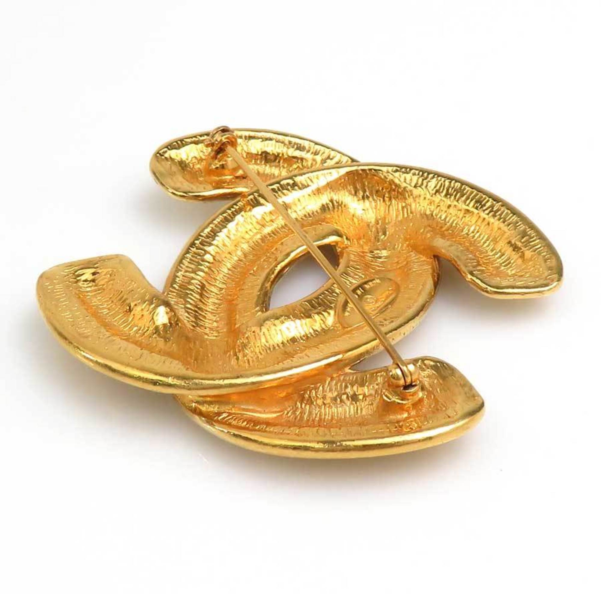 CC Logo Brooch Gold-Tone Metal