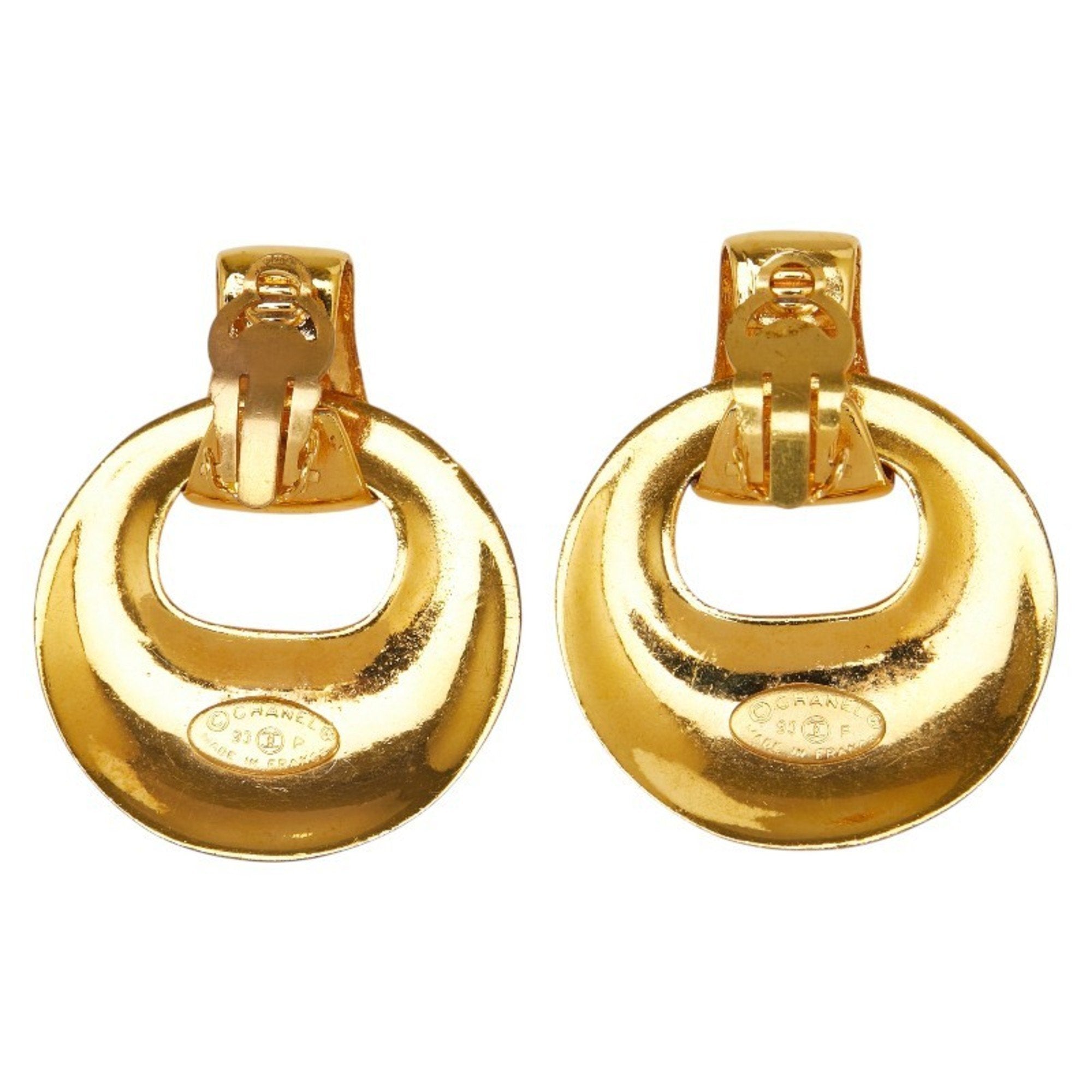 CC Logo Round Clip-On Earrings Metal Gold-Tone Metal