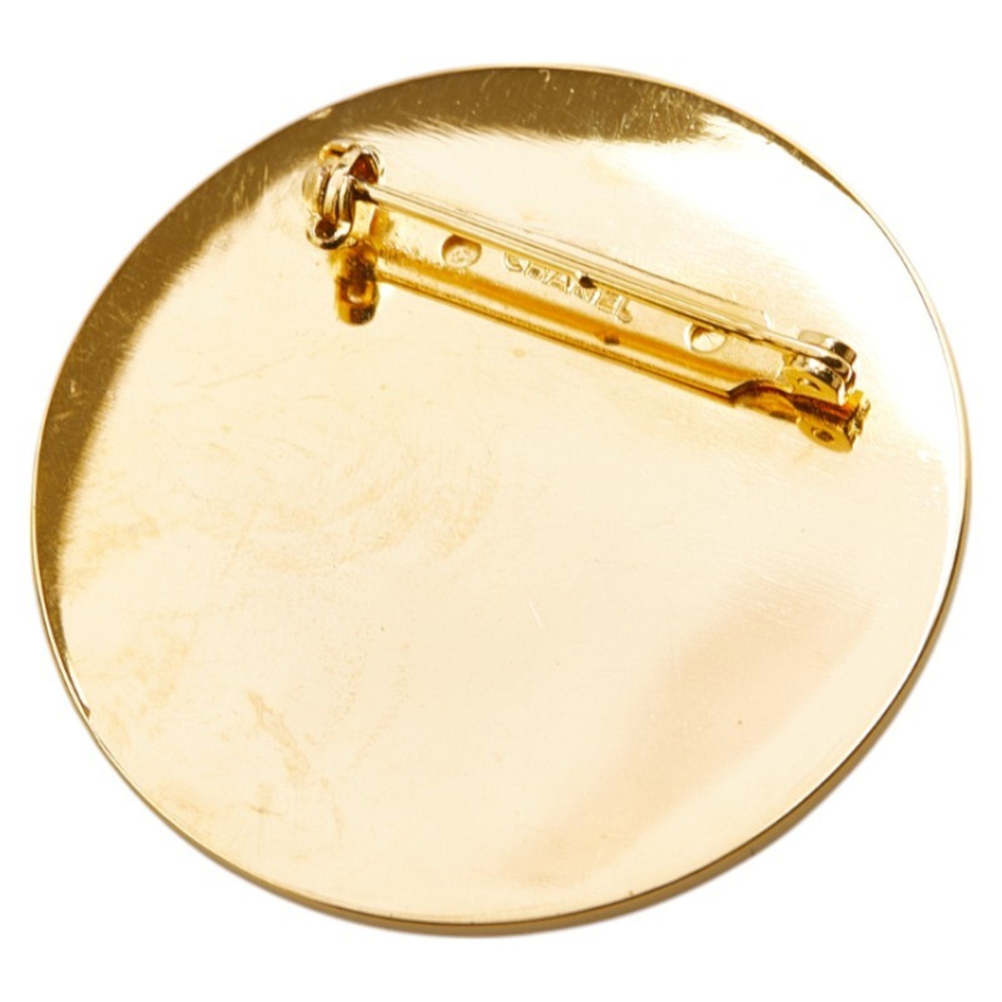 CC Logo Round Brooch Gold-Tone Metal