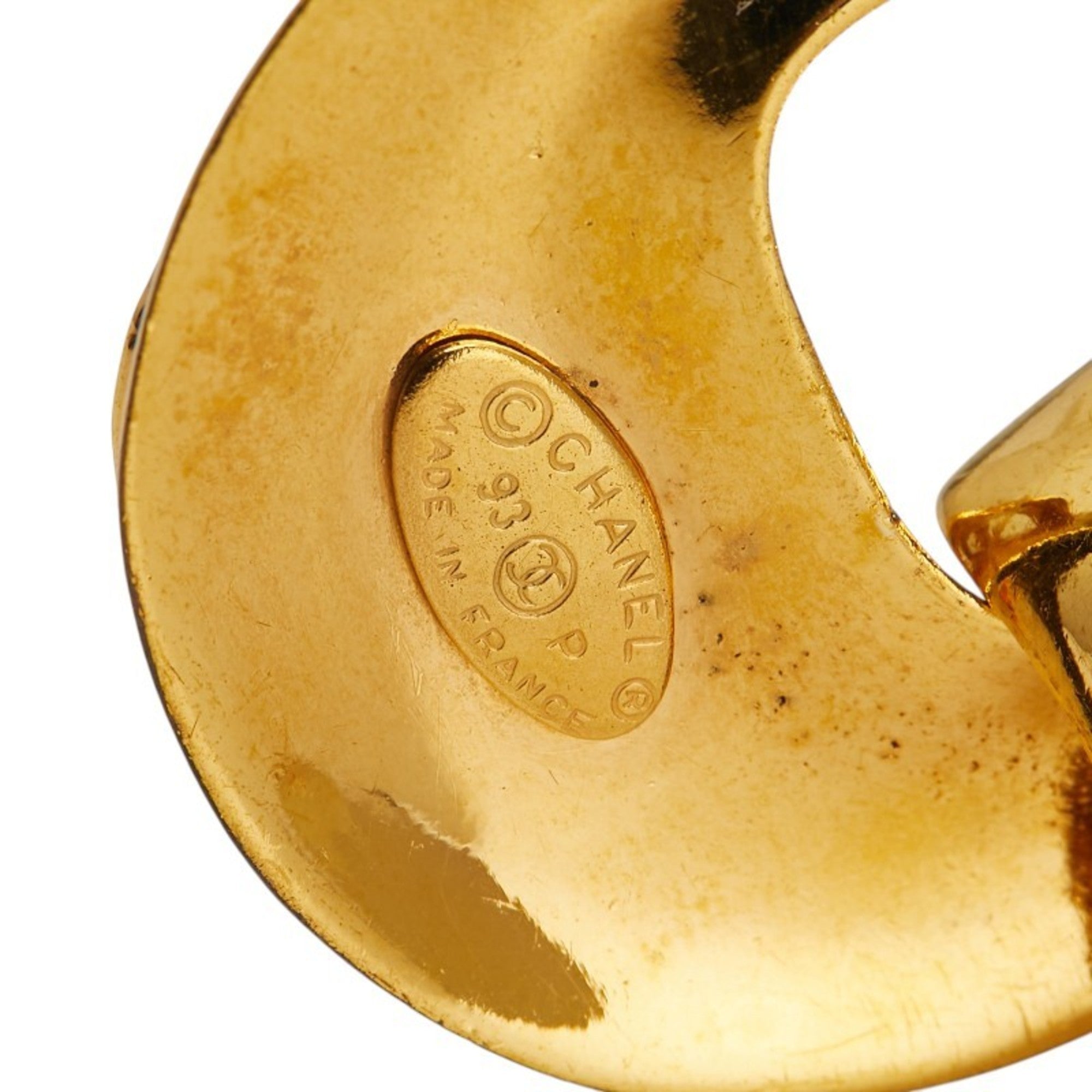 CC Logo Round Clip-On Earrings Metal Gold-Tone Metal