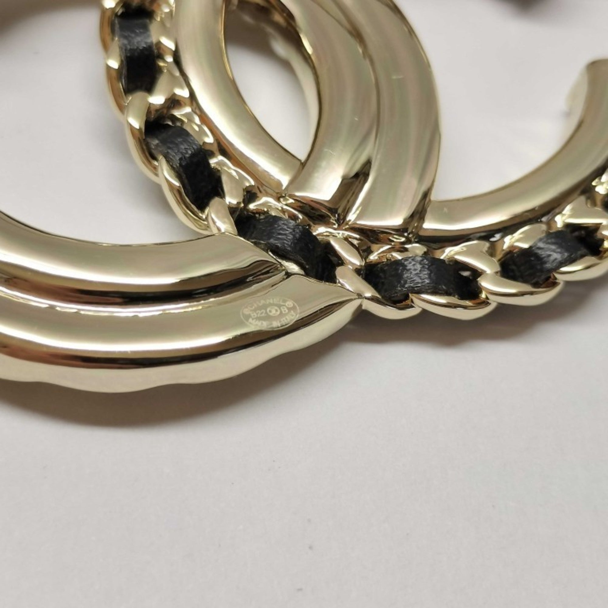 CC Logo Brooch Gold-Tone Metal