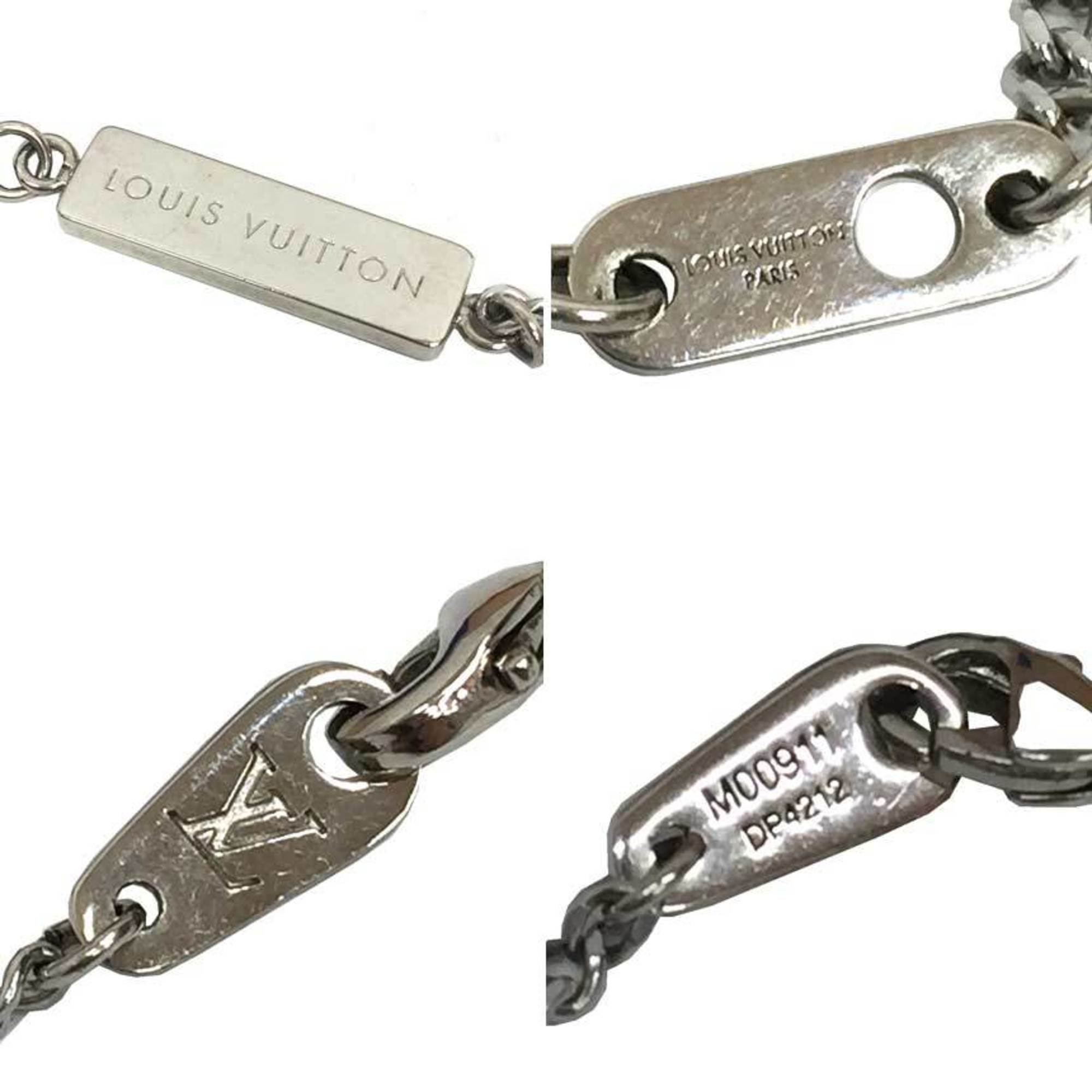 Collier Award Pendant Necklace Metal Black and Silver