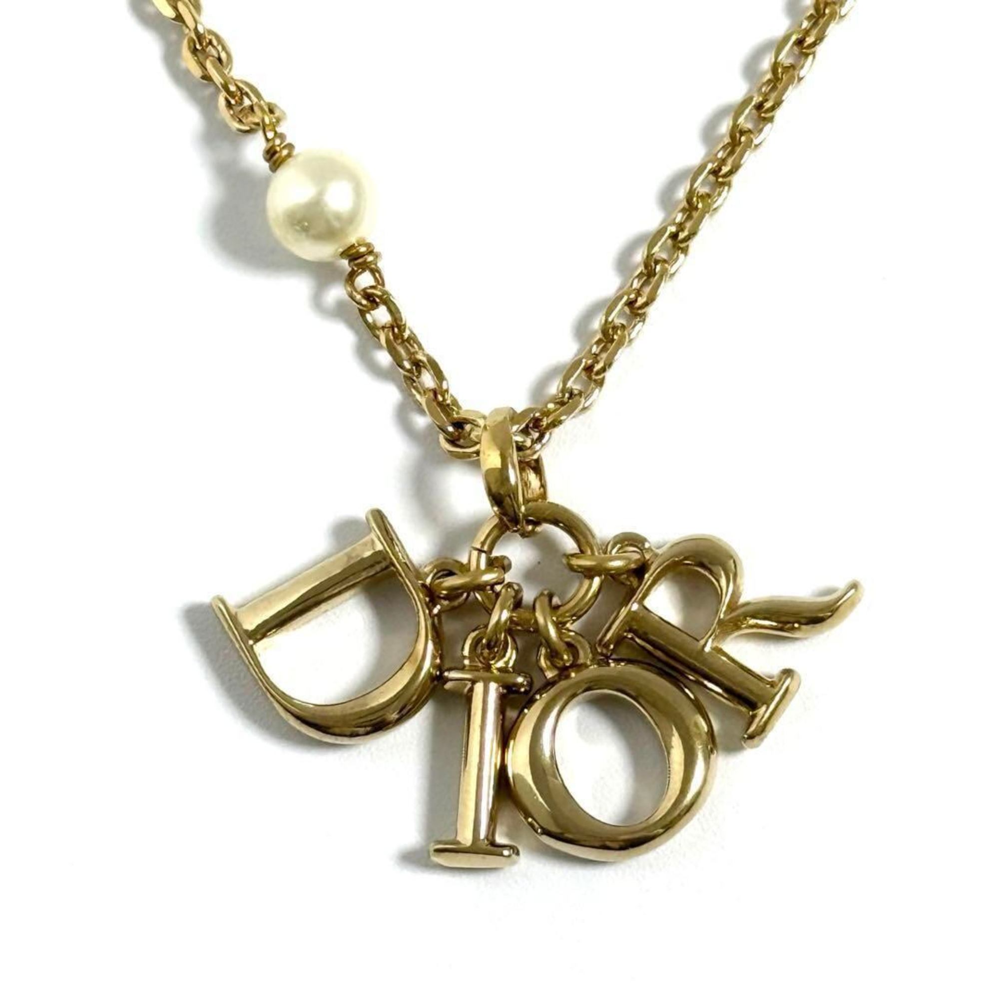 Pendant Necklace Artificial Pearl and Metal