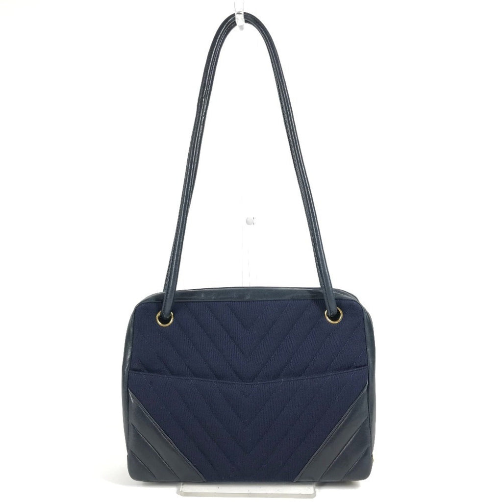 Vintage Zip Shoulder Bag Chevron Caviar Medium