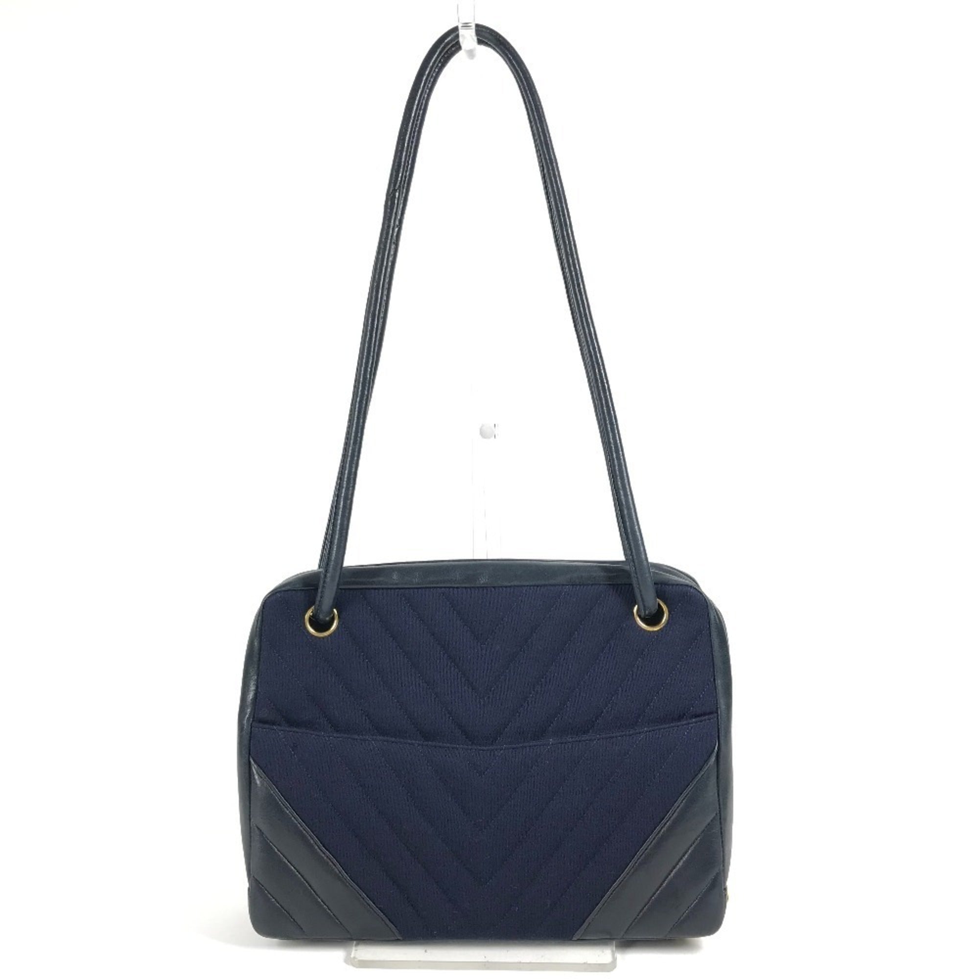 Vintage Zip Shoulder Bag Chevron Caviar Medium