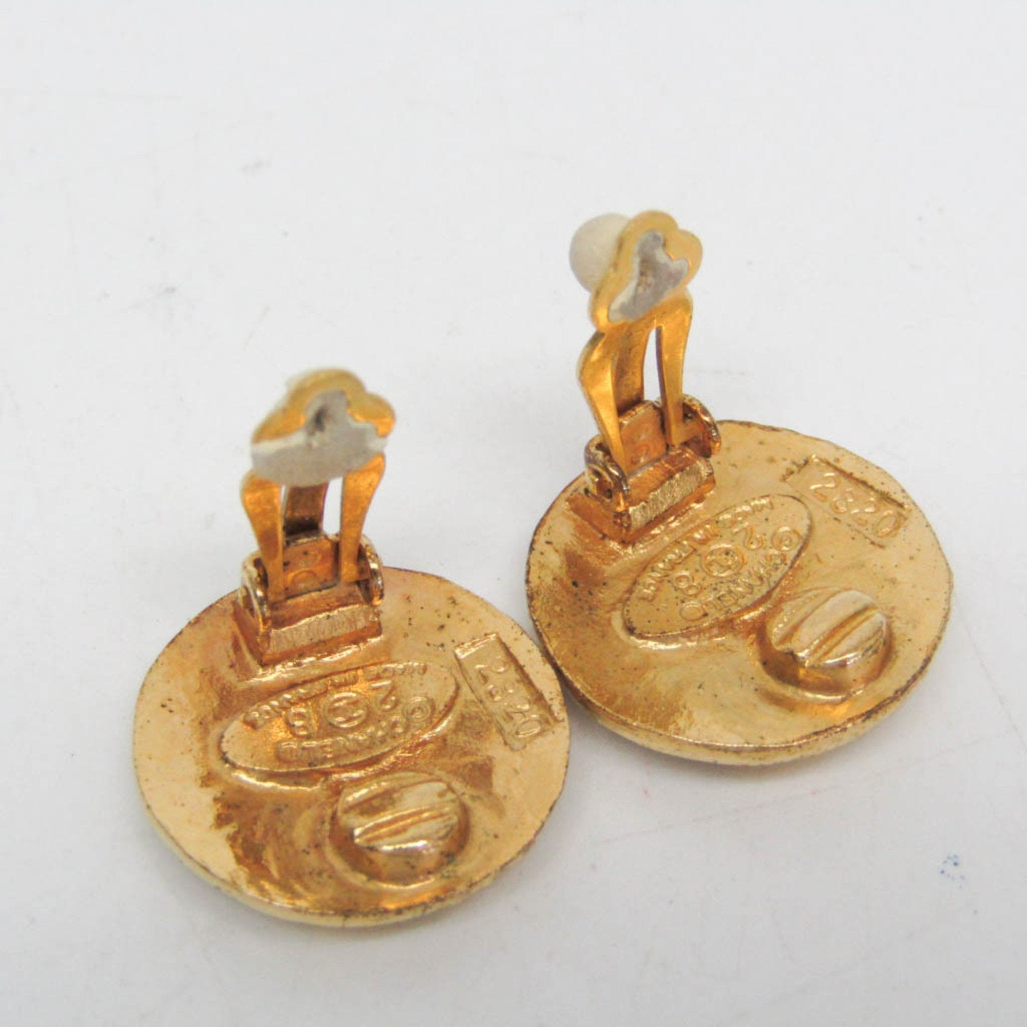 CC Logo Clip-On Earrings Metal Gold-Tone Metal