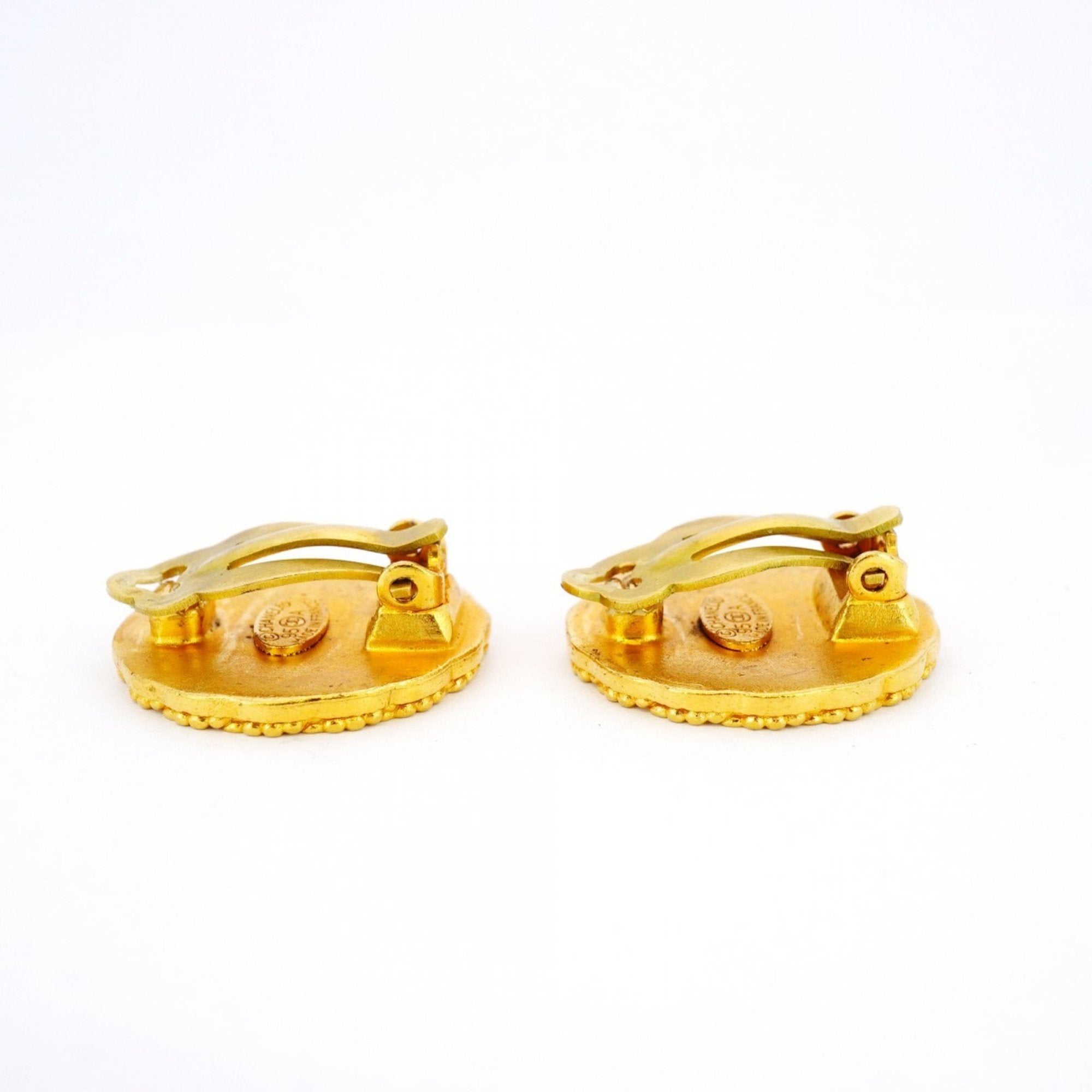 CC Logo Circle Clip-On Earrings Metal Gold-Tone Metal