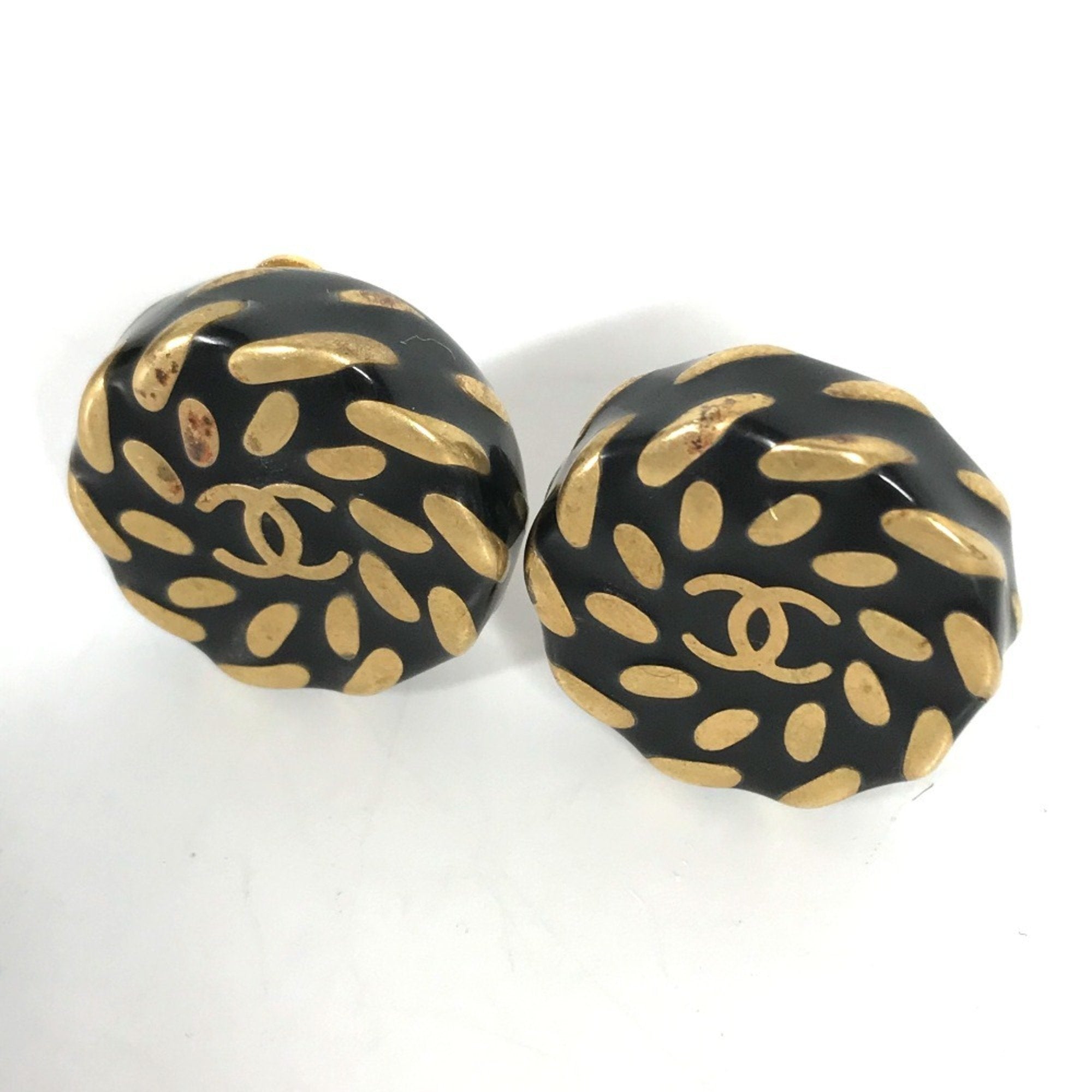 CC Logo Round Clip-On Earrings Metal Gold-Tone Metal
