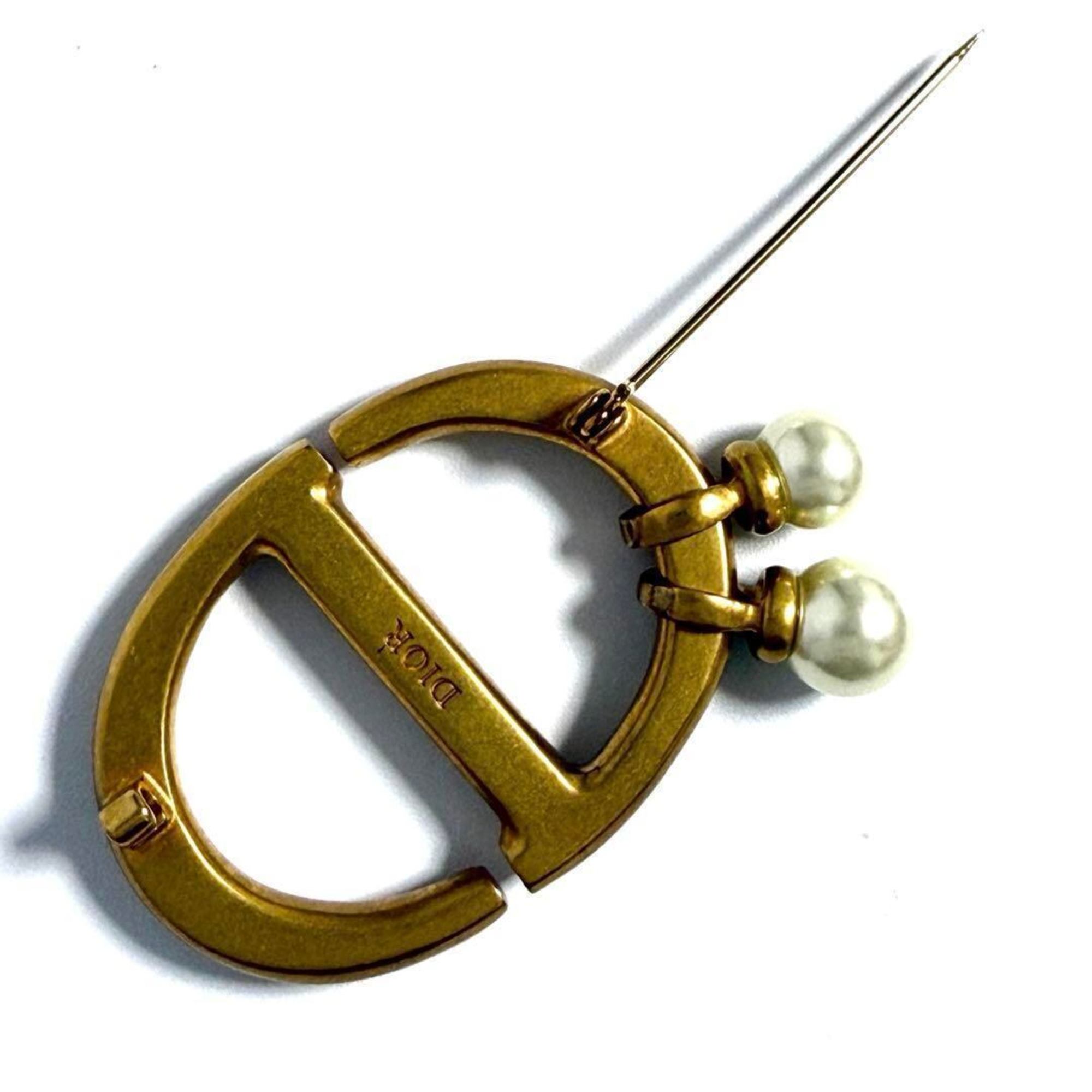 Brooch Metal