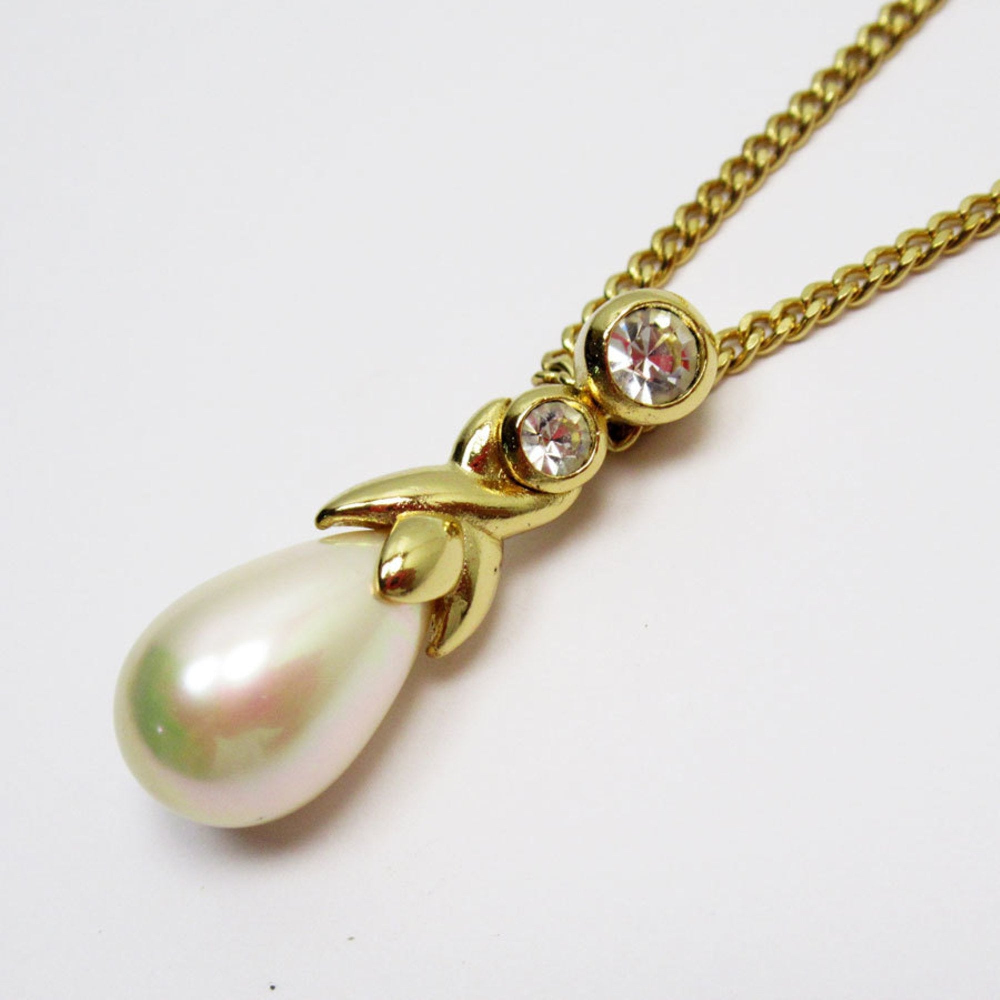 Pendant Necklace Gold Metal with Pearl