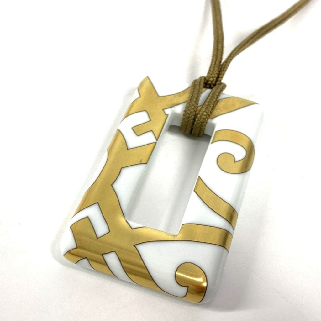 Pendant Necklace White