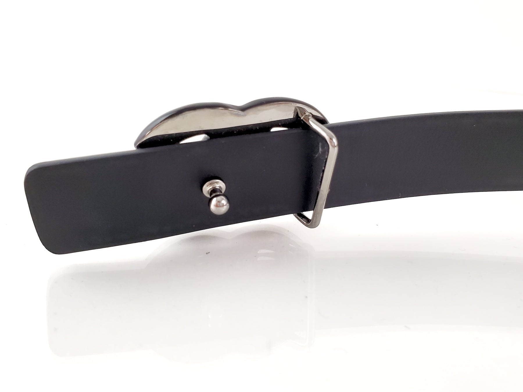 Chanel 2015 So Black Lacquered Patent Skinny CC Logo Belt 90
