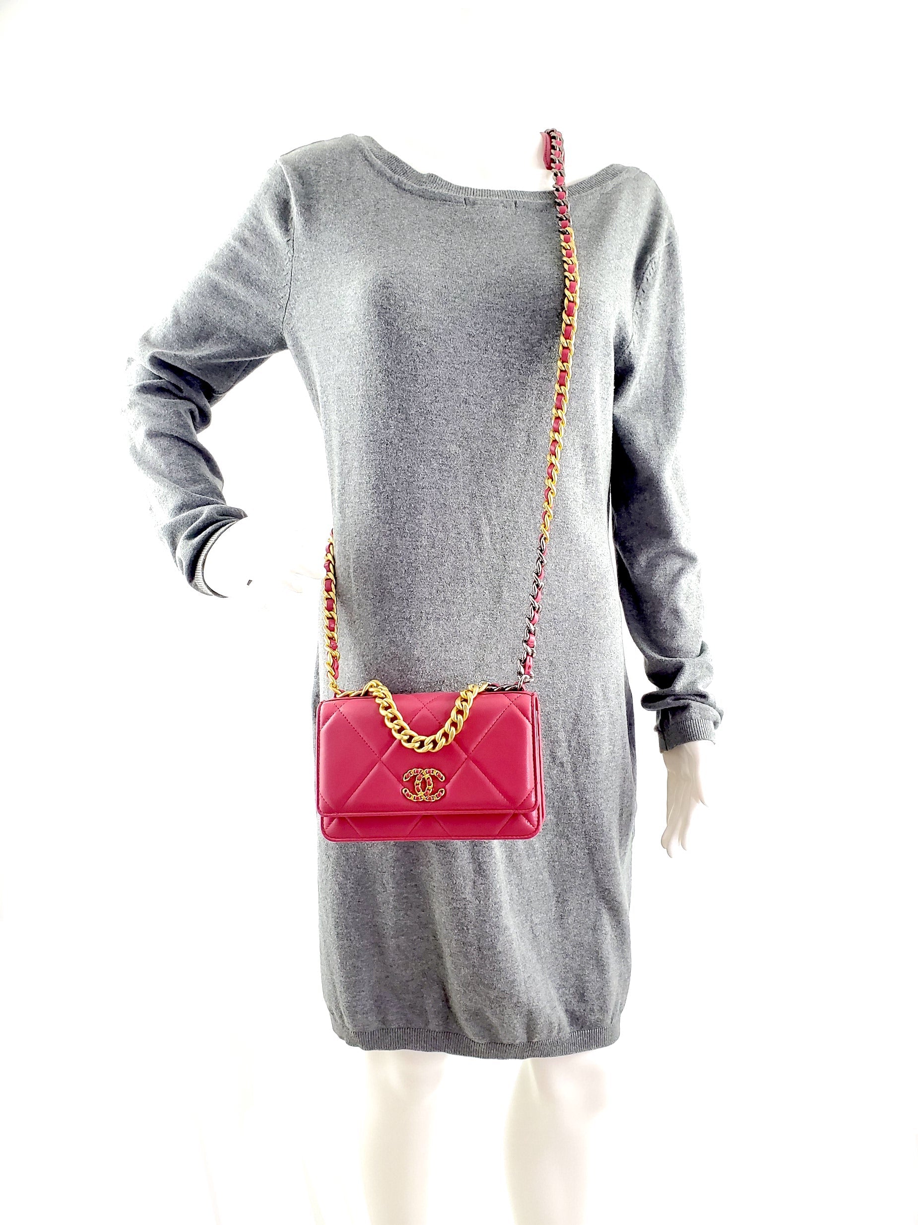 CHANEL 19 21A Pink Wallet on the Chain Crossbody Bag