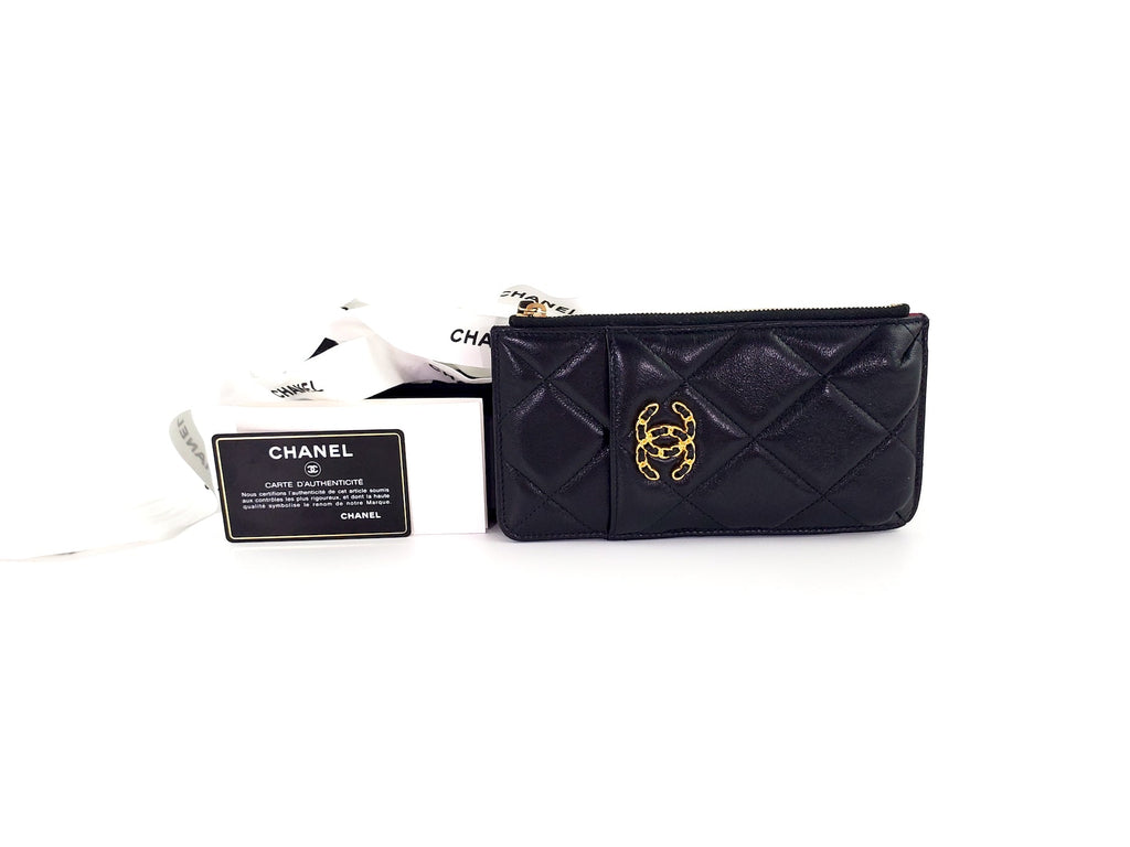 CHANEL 19 2020 Black Goatskin Quilted Phone  Holder